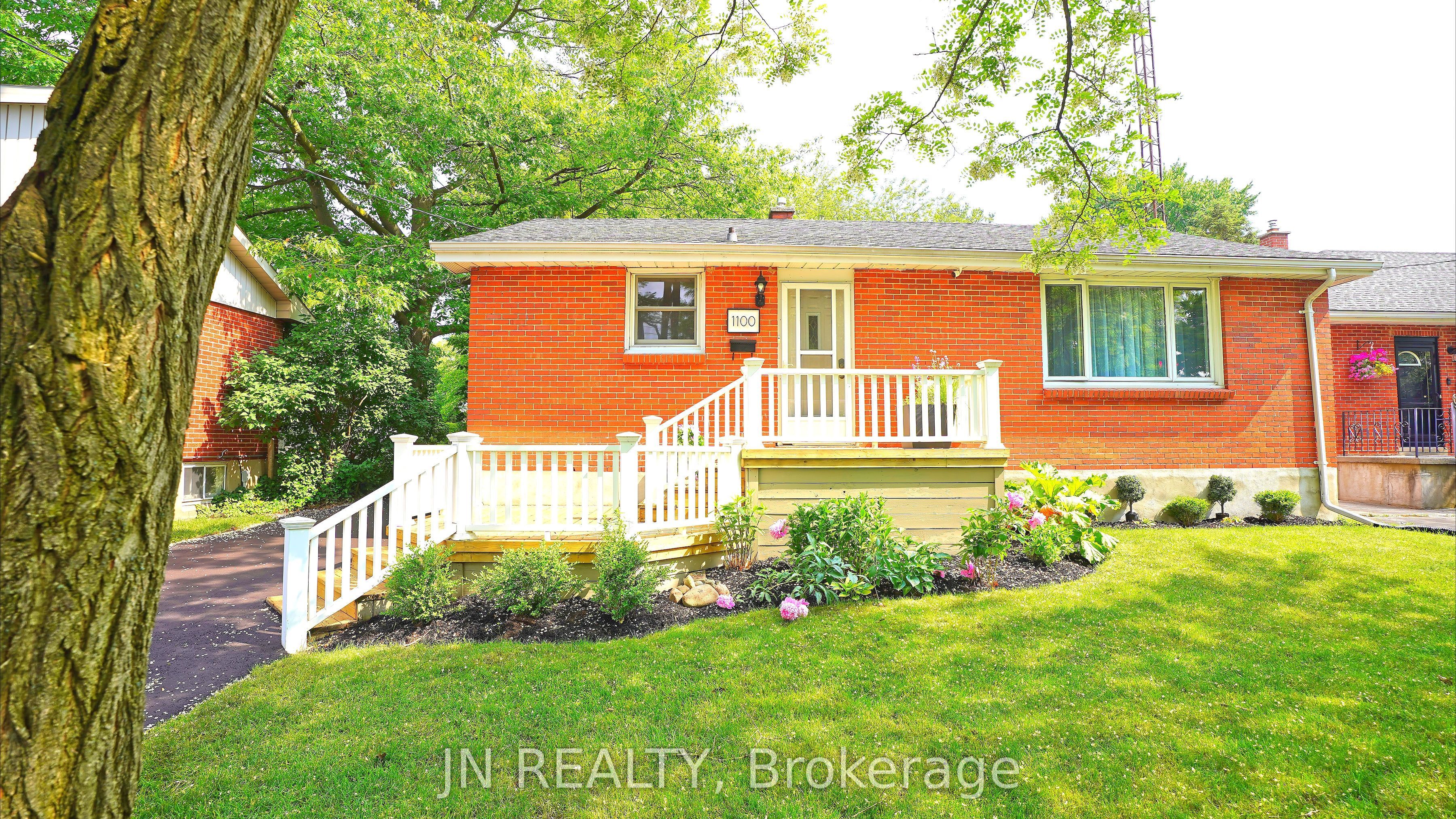 1100 Bruce St Property Photo 1