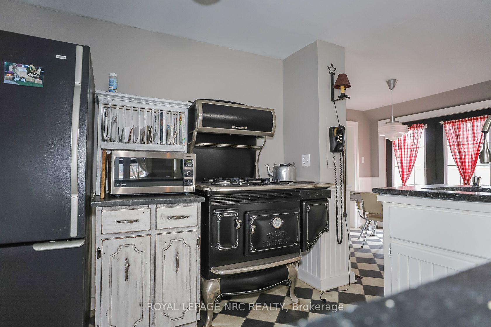 264 Ridge Road N Property Photo 17