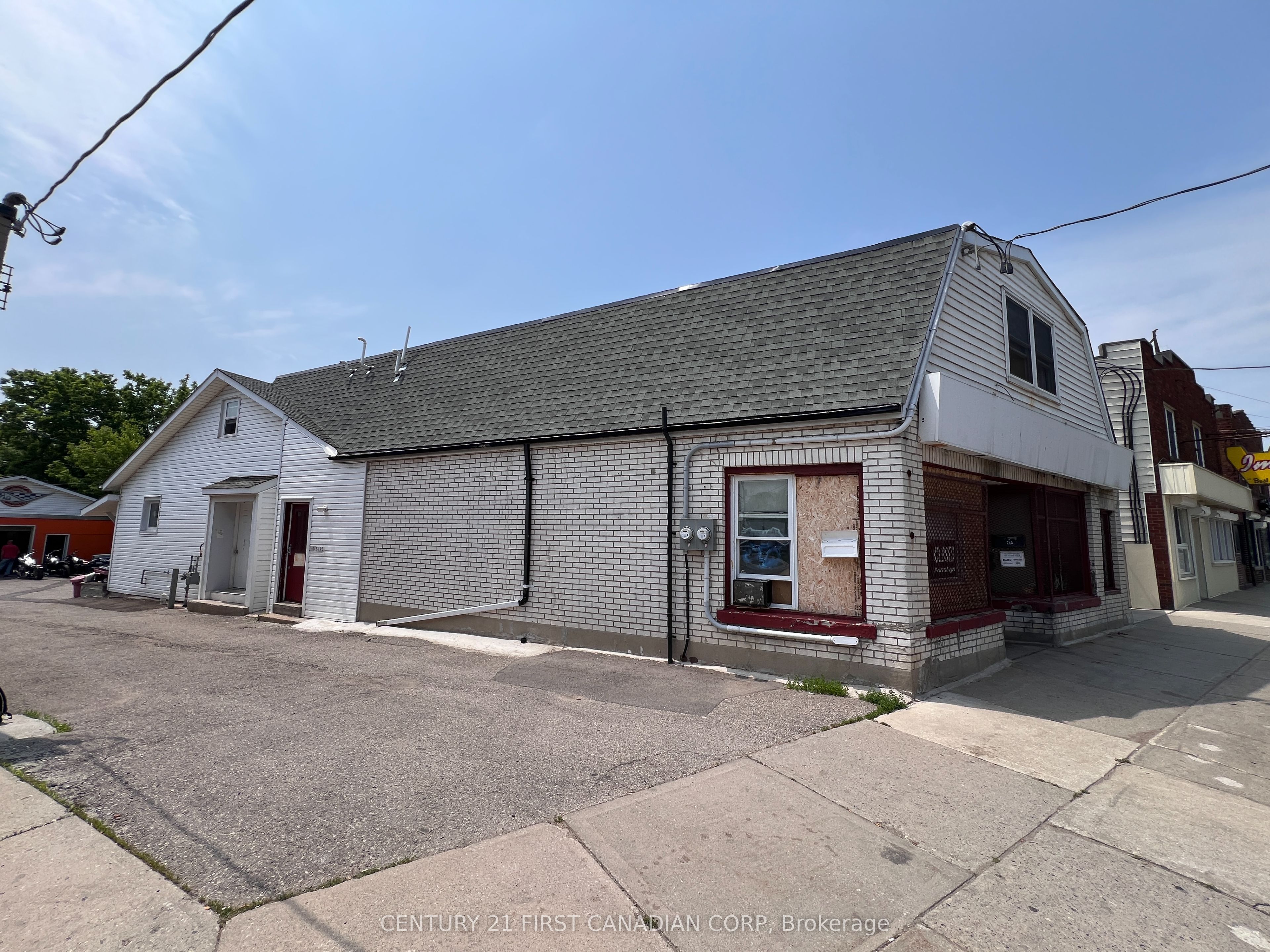 745 & 749 Hamilton Road Property Photo 2