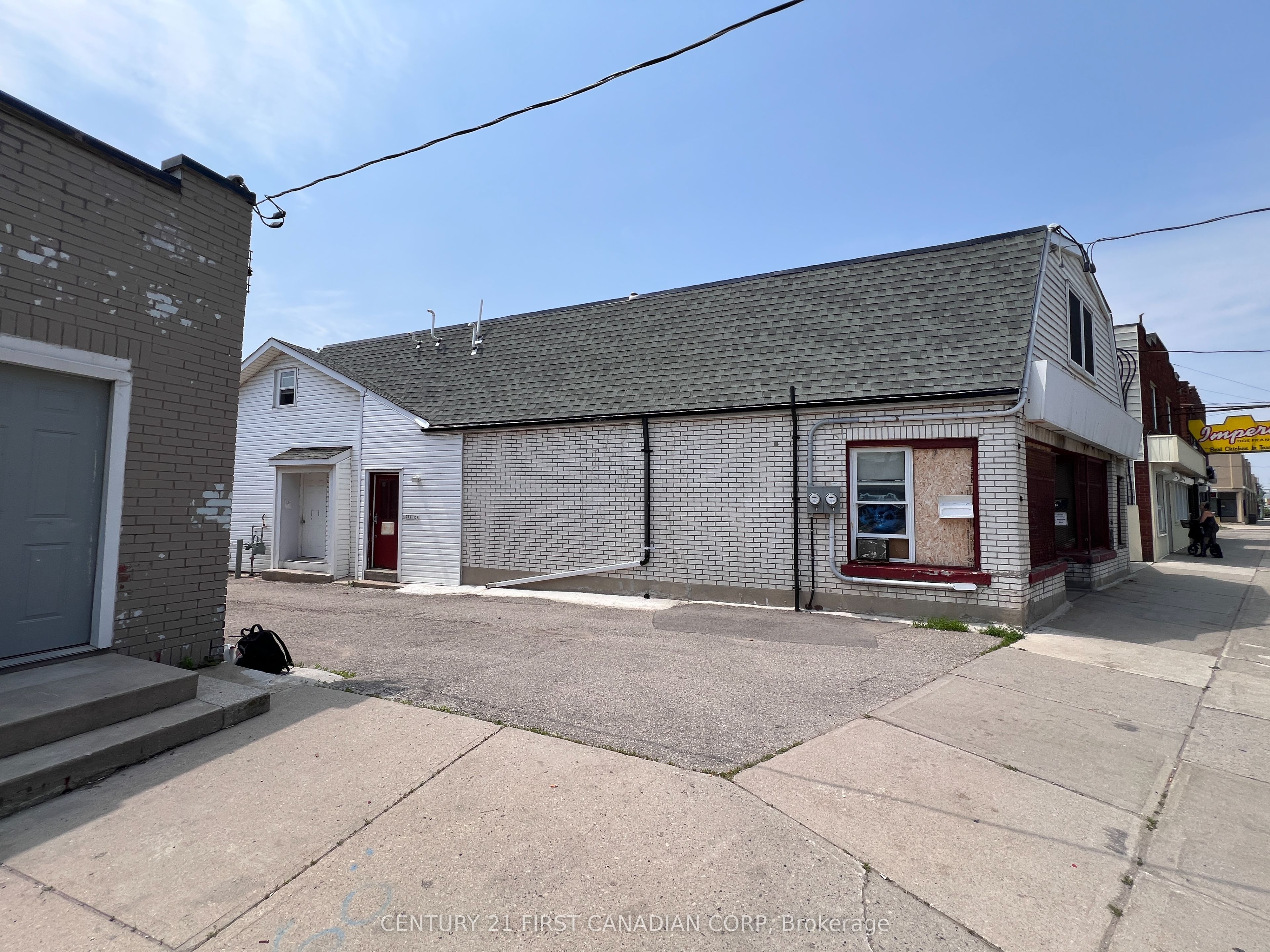 745 & 749 Hamilton Road Property Photo 3