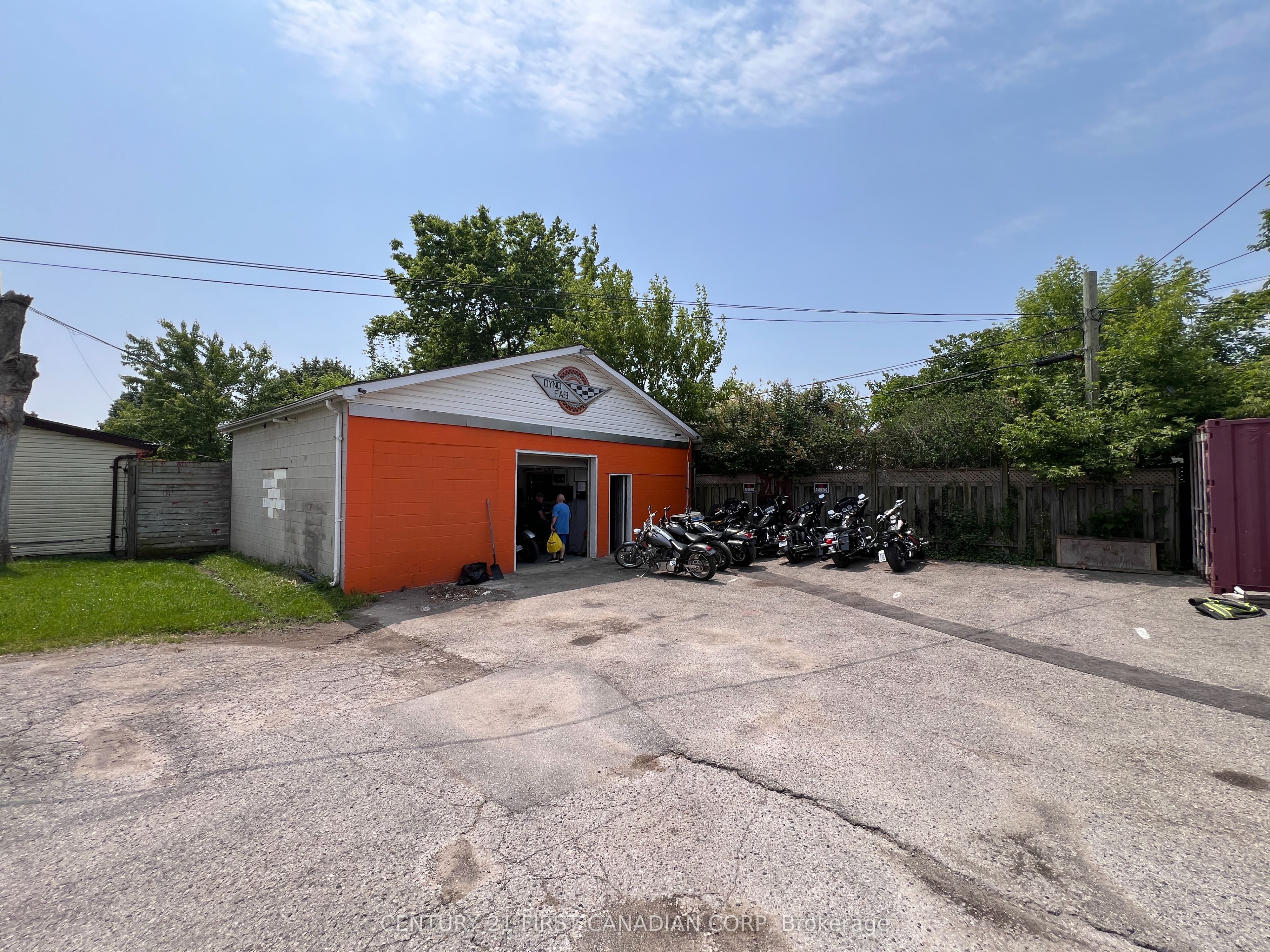 745 & 749 Hamilton Road Property Photo 10