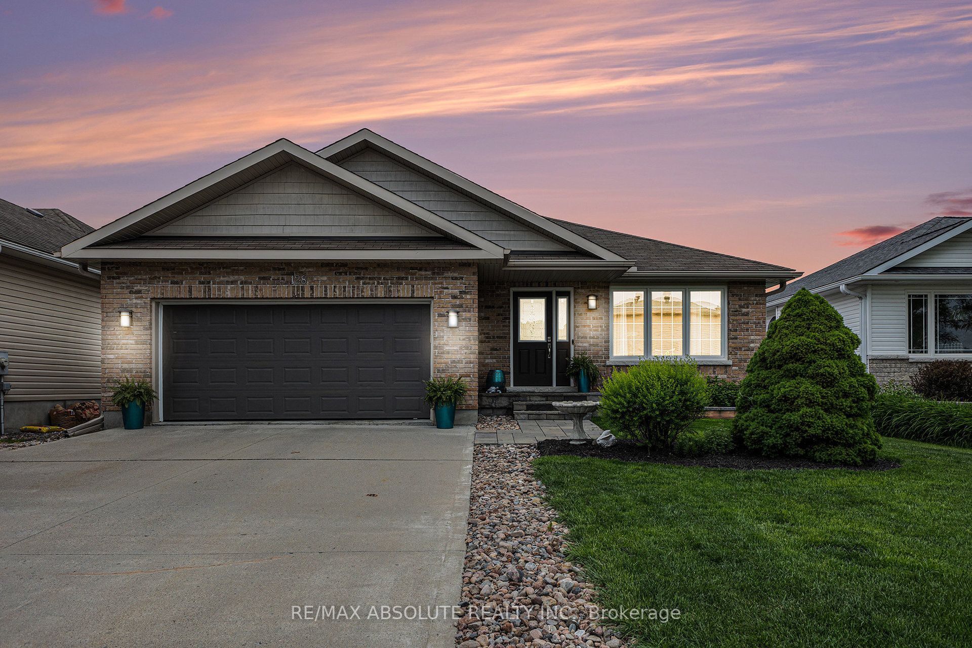 128 Mclachlin St S Property Photo 1