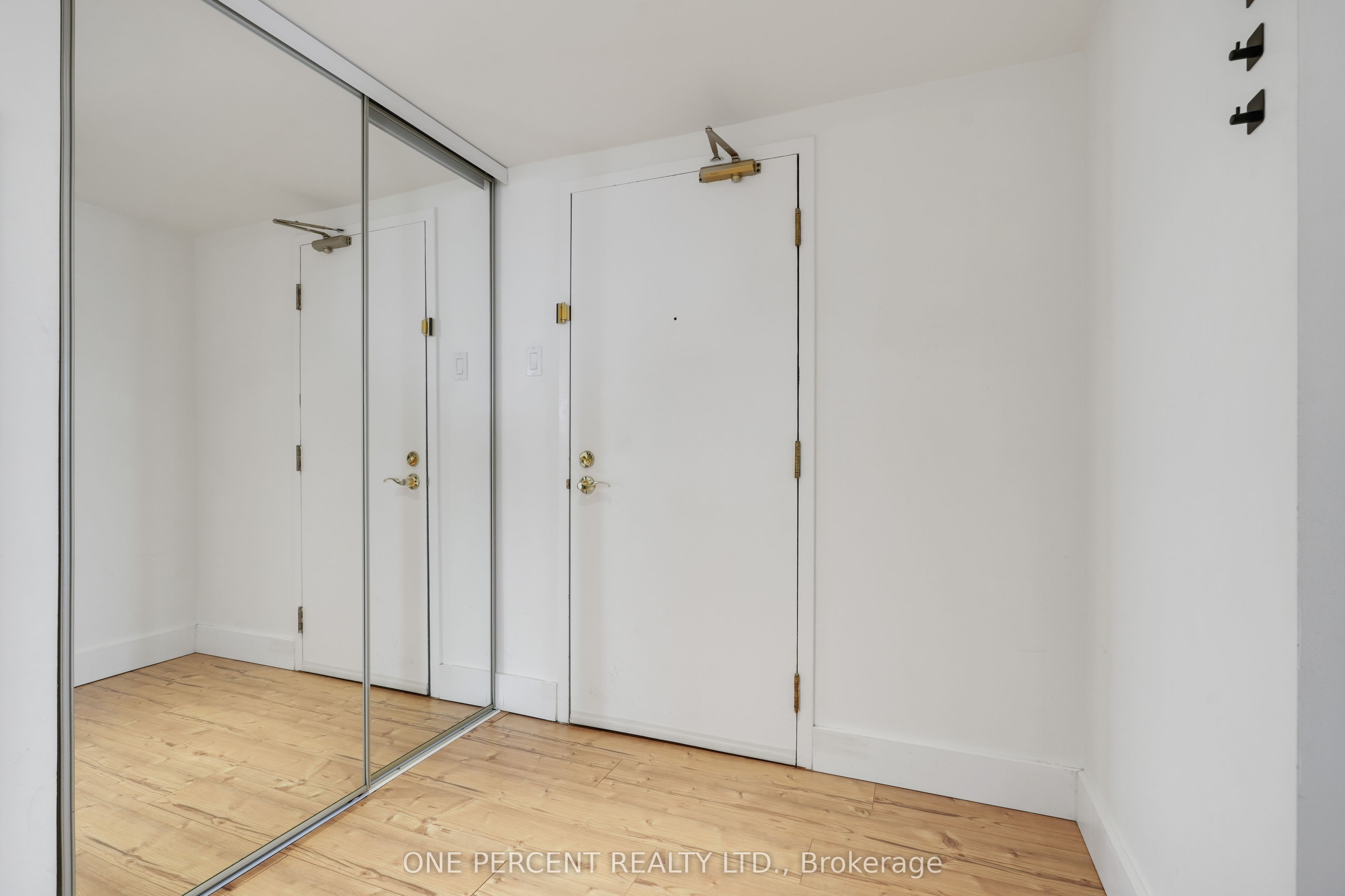 215 Parkdale Avenue 610 Property Photo 8