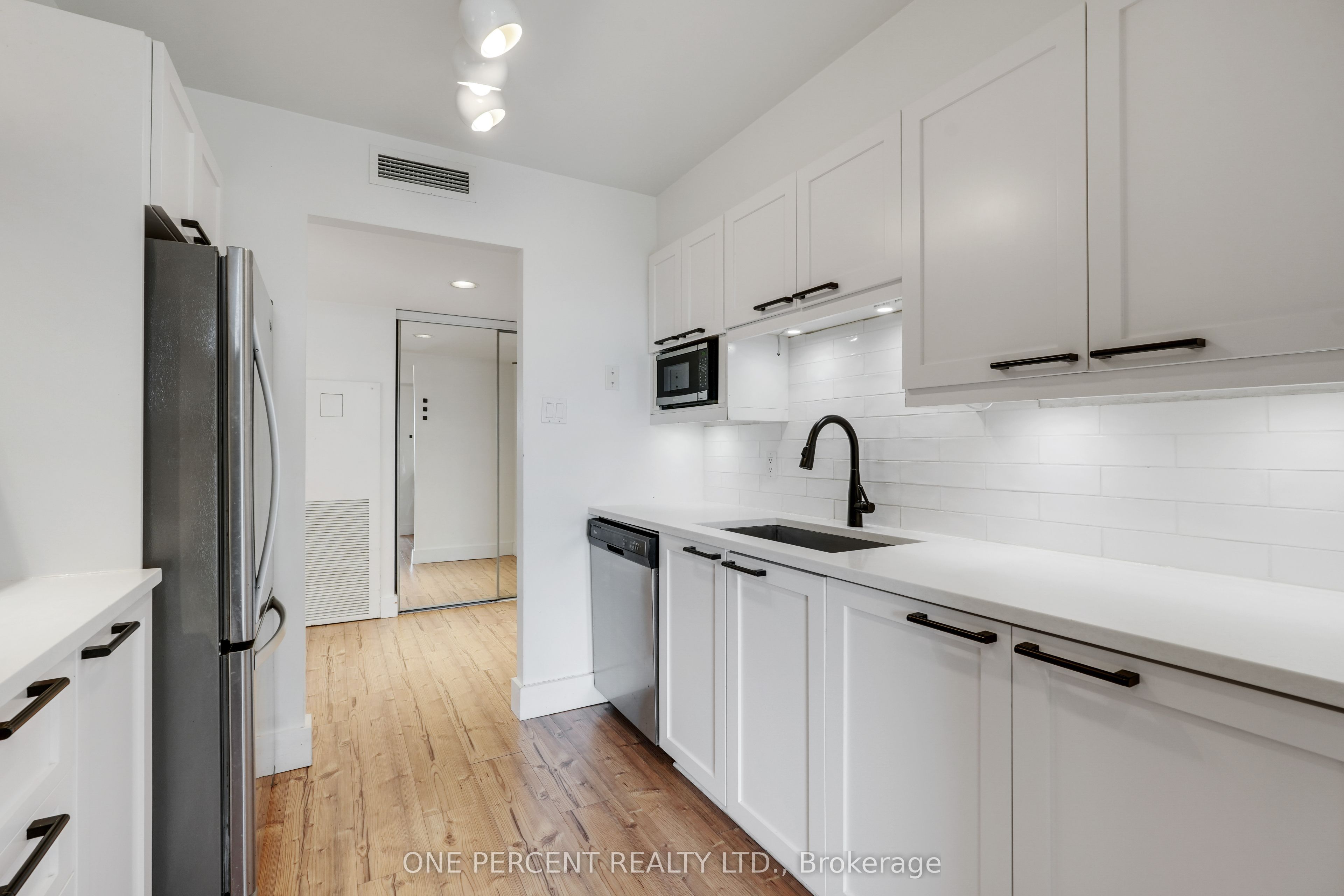 215 Parkdale Avenue 610 Property Photo 14