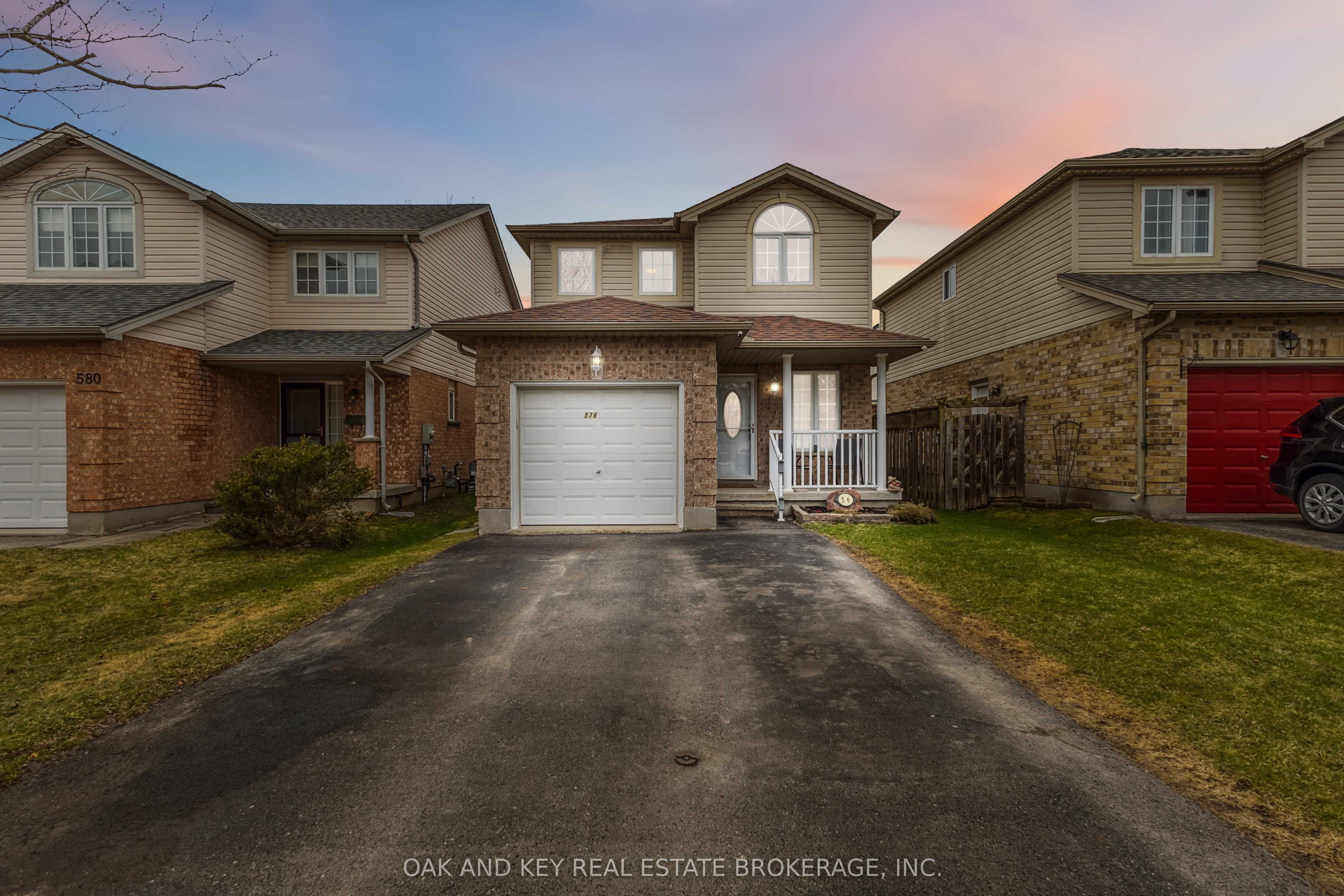 576 Ridgeview Dr Property Photo 1