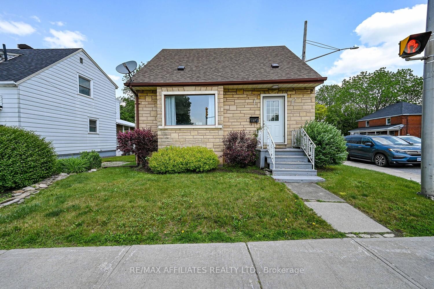 157 Elmsley St N Property Photo 1