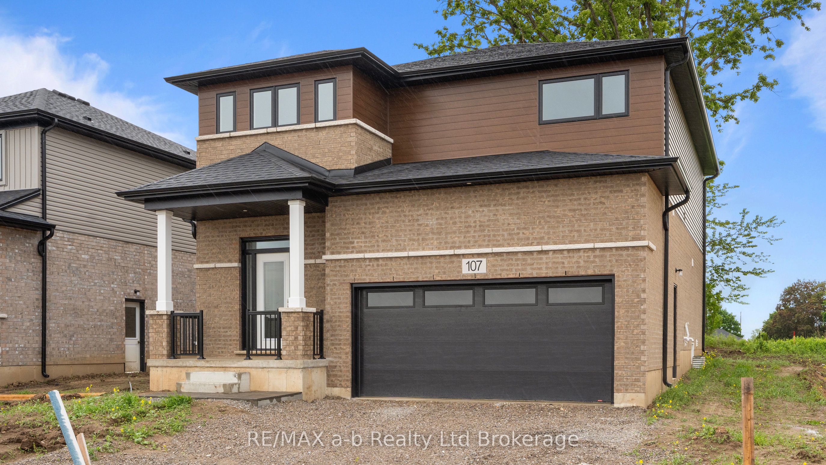 107 Cayley St Property Photo 1
