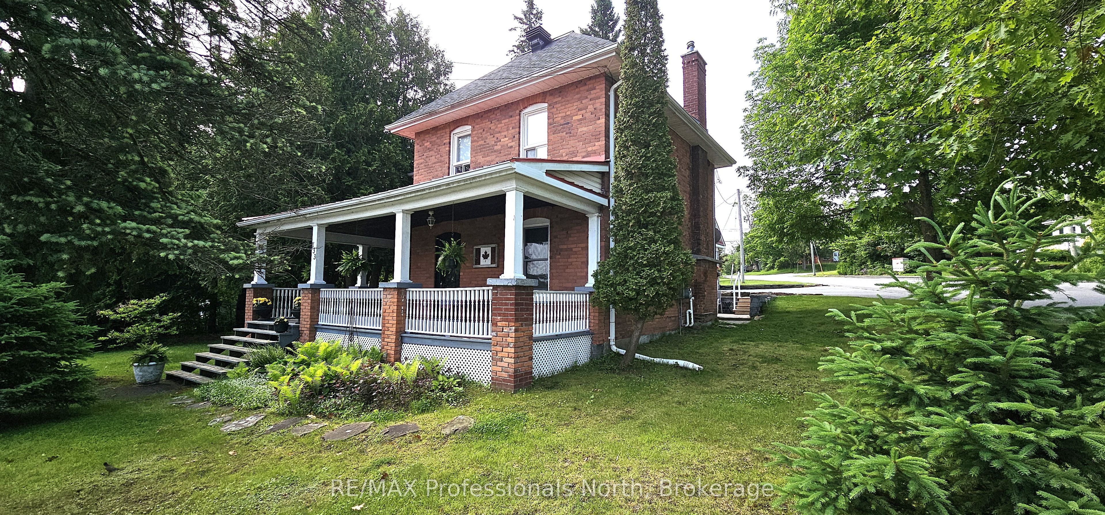 133 Main Street W Property Photo 5