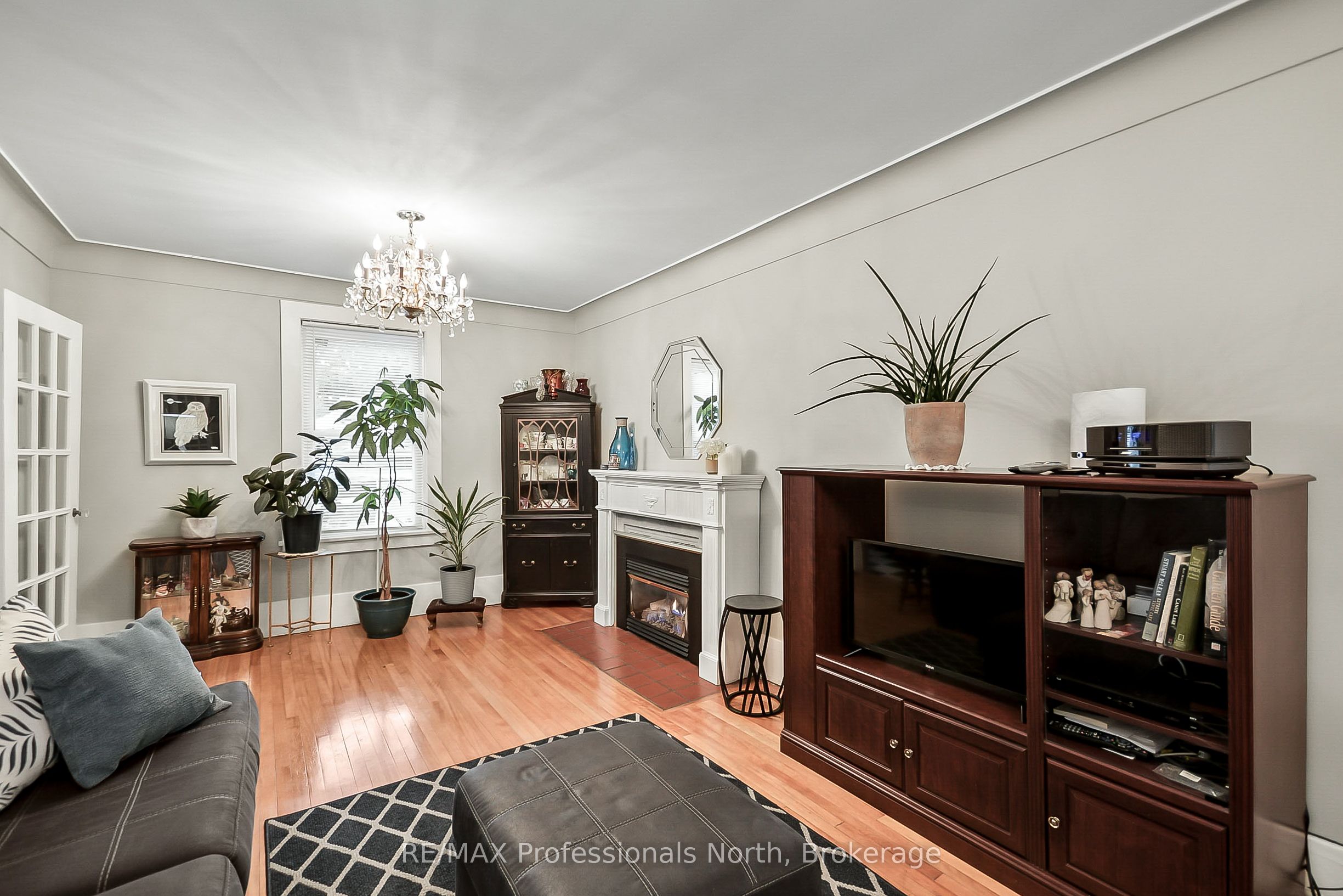 133 Main Street W Property Photo 14