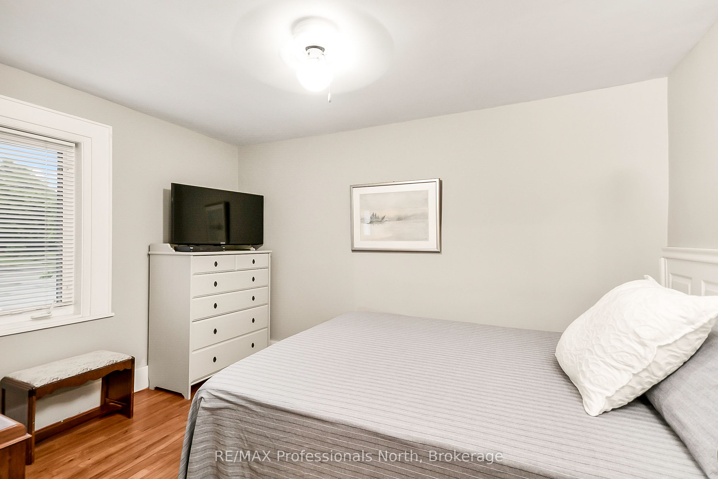 133 Main Street W Property Photo 20