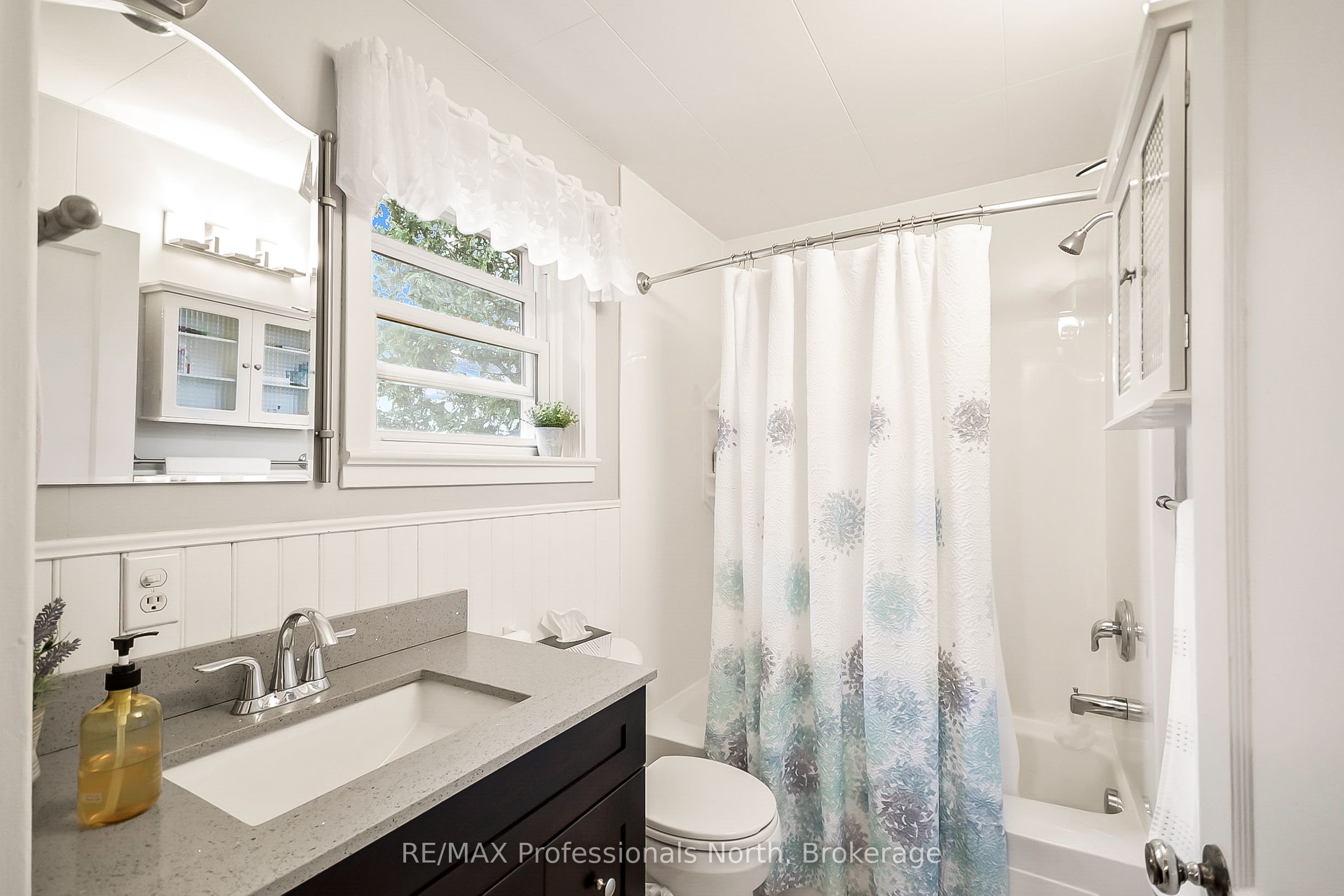 133 Main Street W Property Photo 21