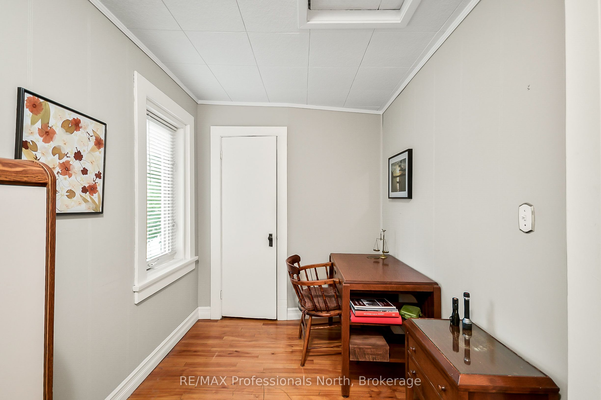 133 Main Street W Property Photo 23
