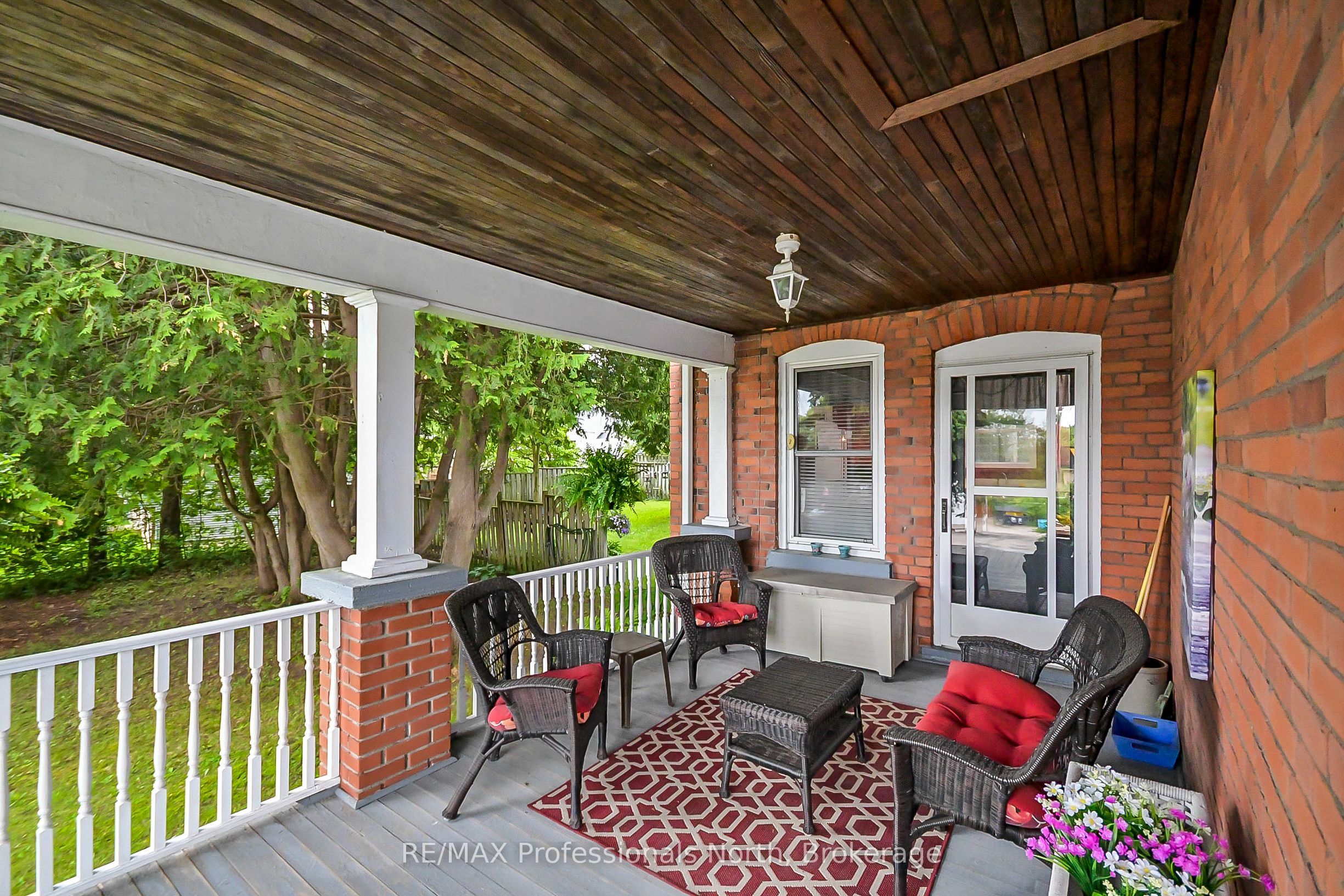 133 Main Street W Property Photo 25