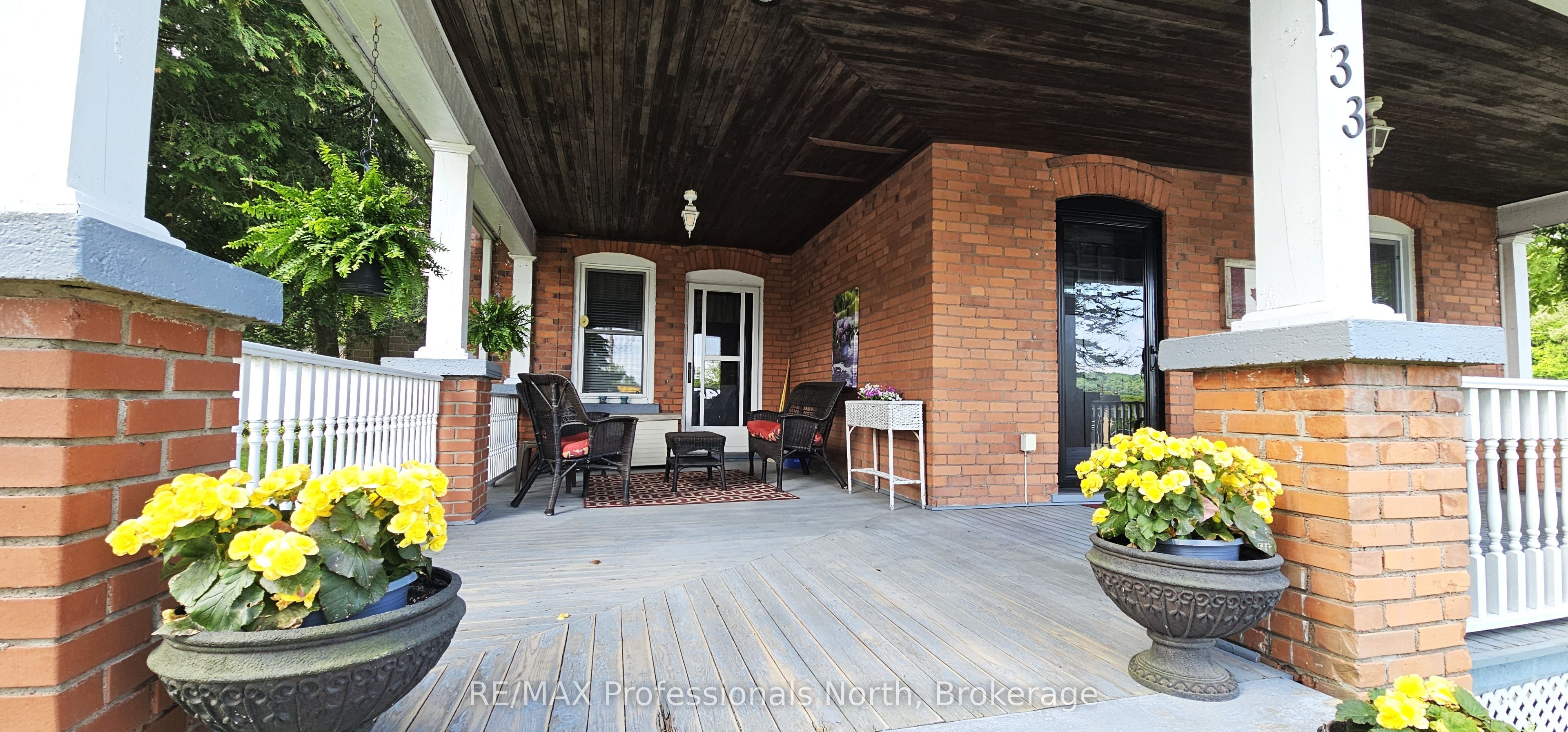 133 Main Street W Property Photo 26