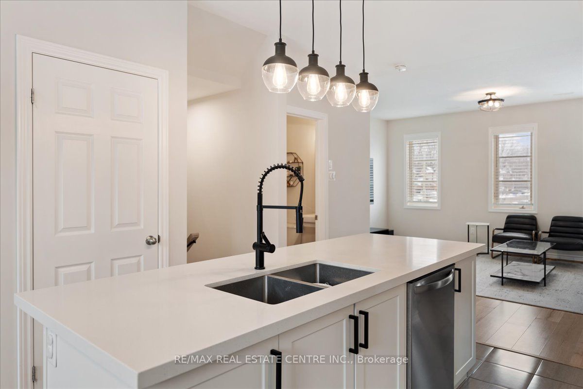 219 Dundas Street E 13 Property Photo 17