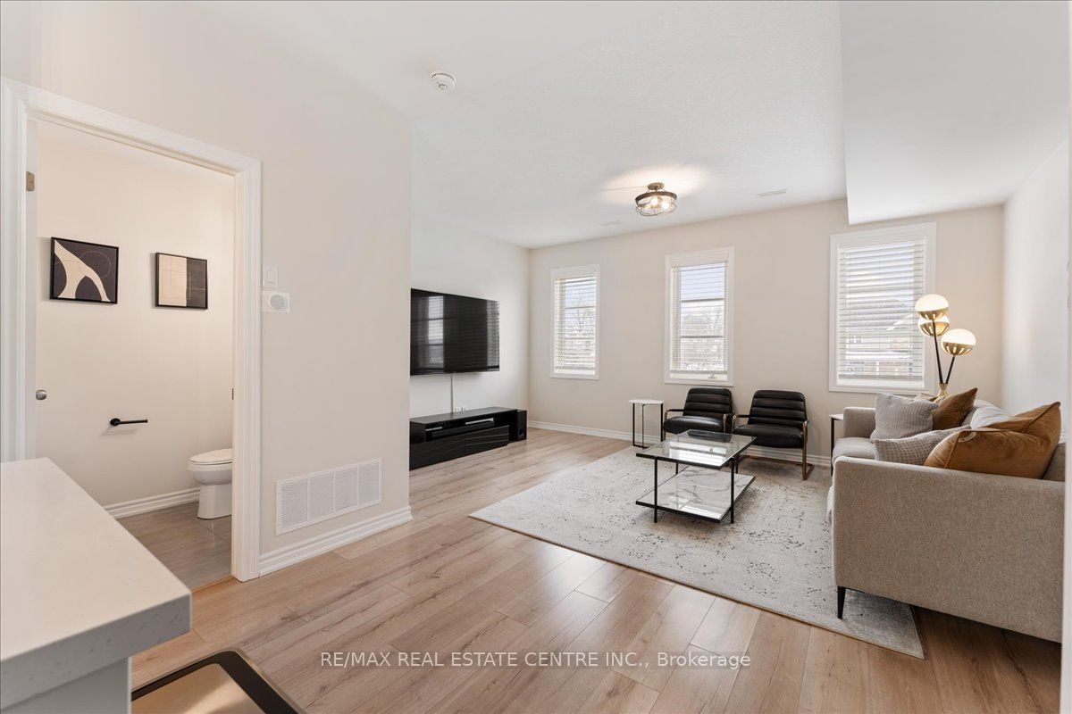 219 Dundas Street E 13 Property Photo 21