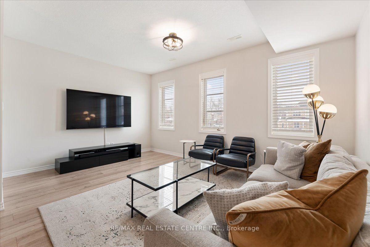 219 Dundas Street E 13 Property Photo 23