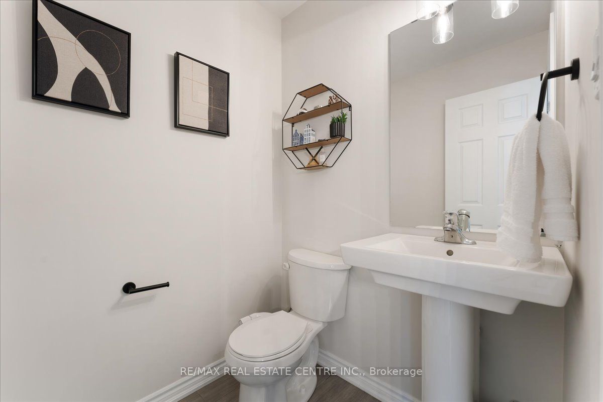 219 Dundas Street E 13 Property Photo 27