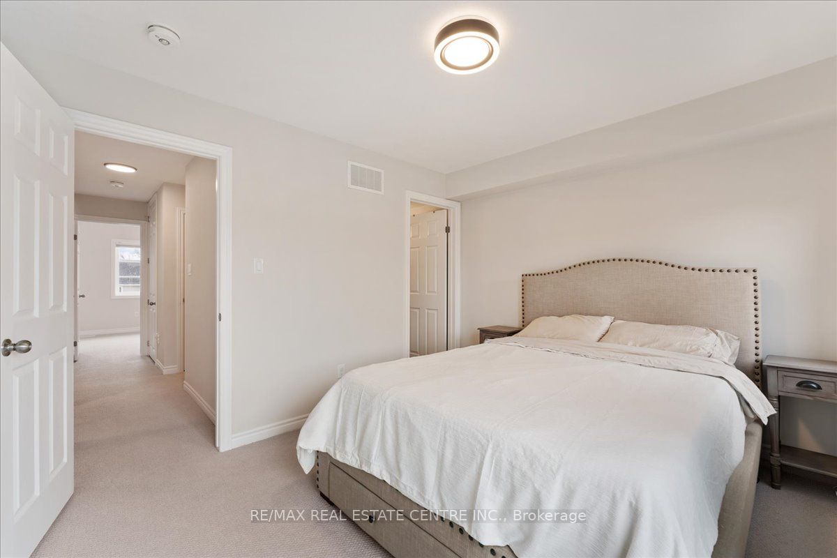 219 Dundas Street E 13 Property Photo 31
