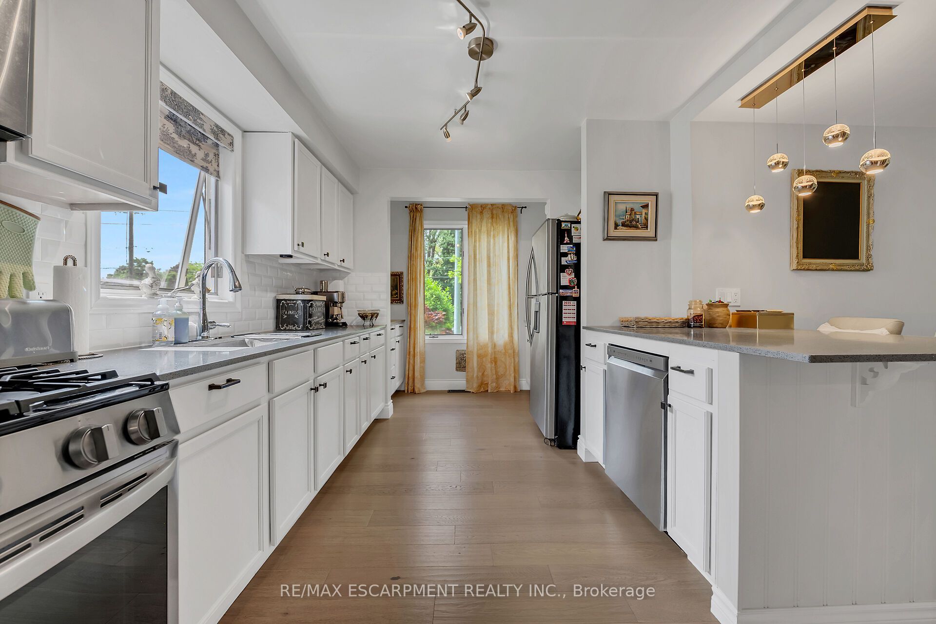 148 Lakeshore Road Property Photo 8