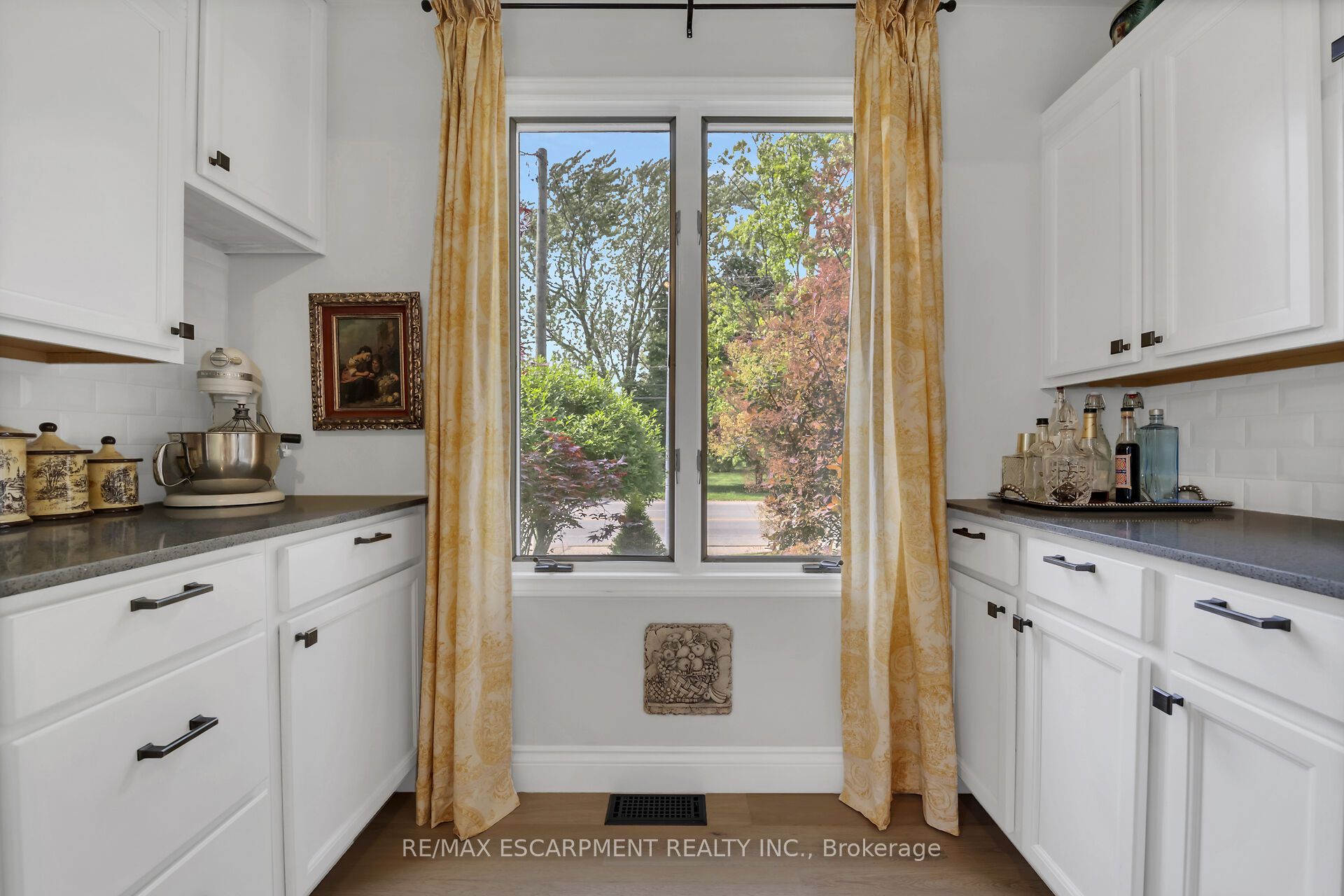 148 Lakeshore Road Property Photo 10