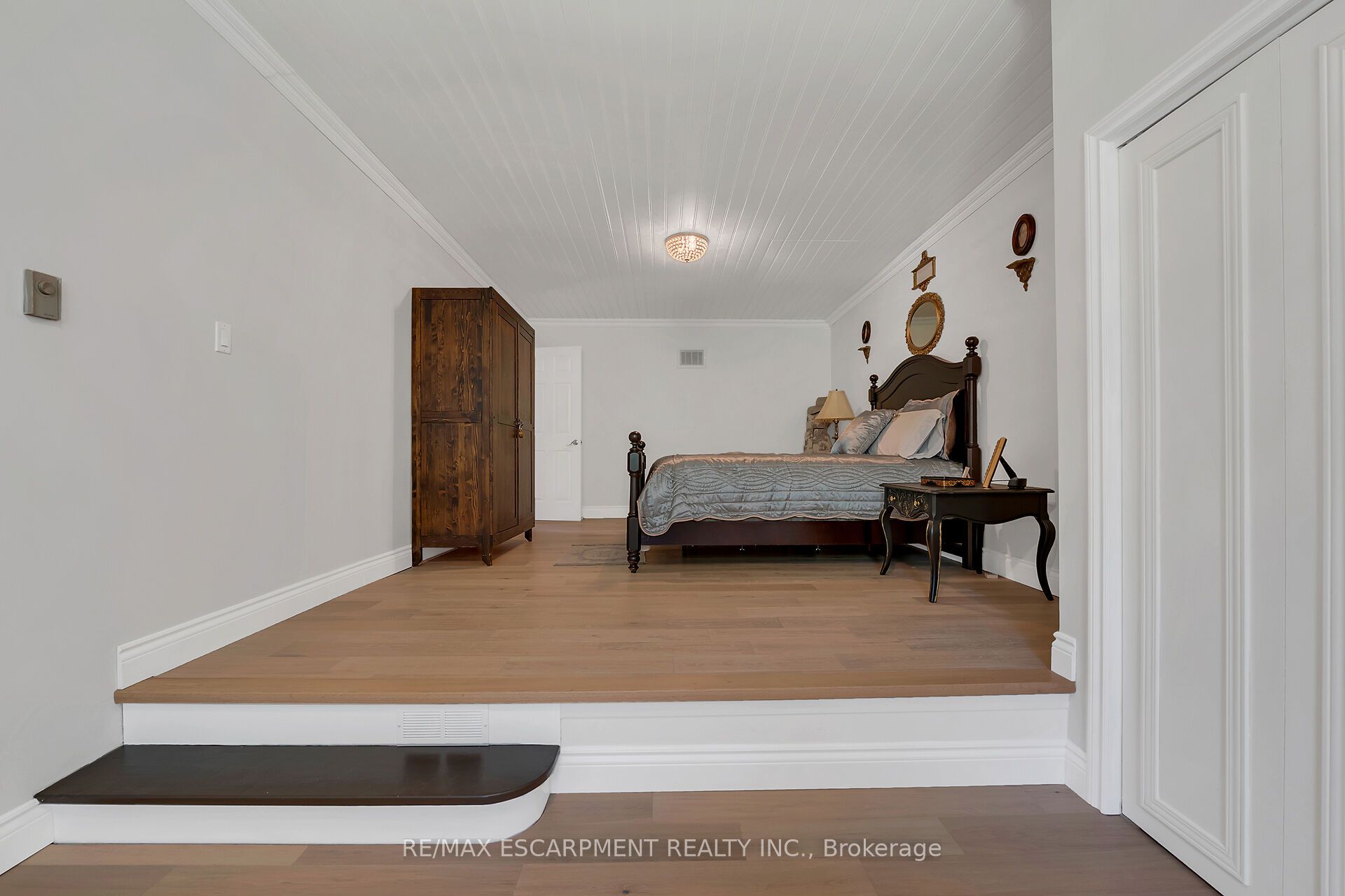 148 Lakeshore Road Property Photo 33