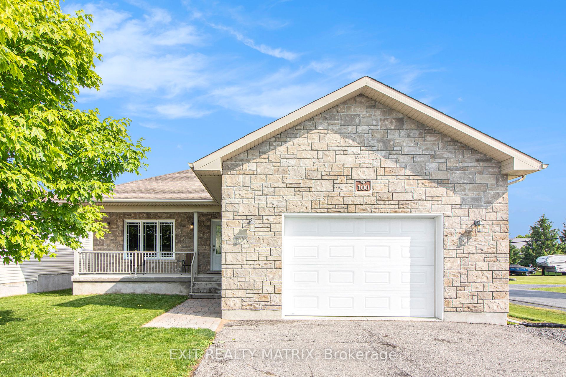 100 Royal Court Property Photo 1