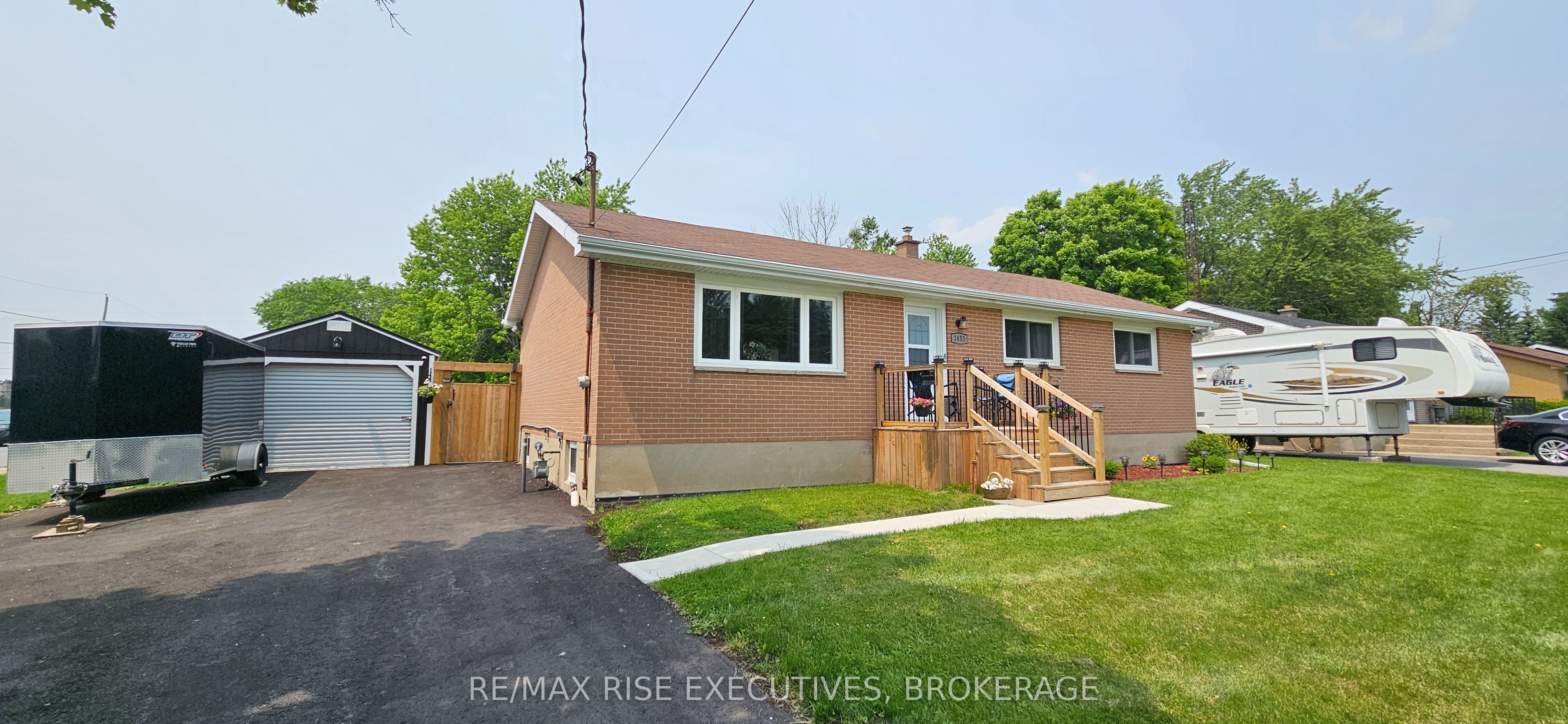 1453 Woodfield Crescent