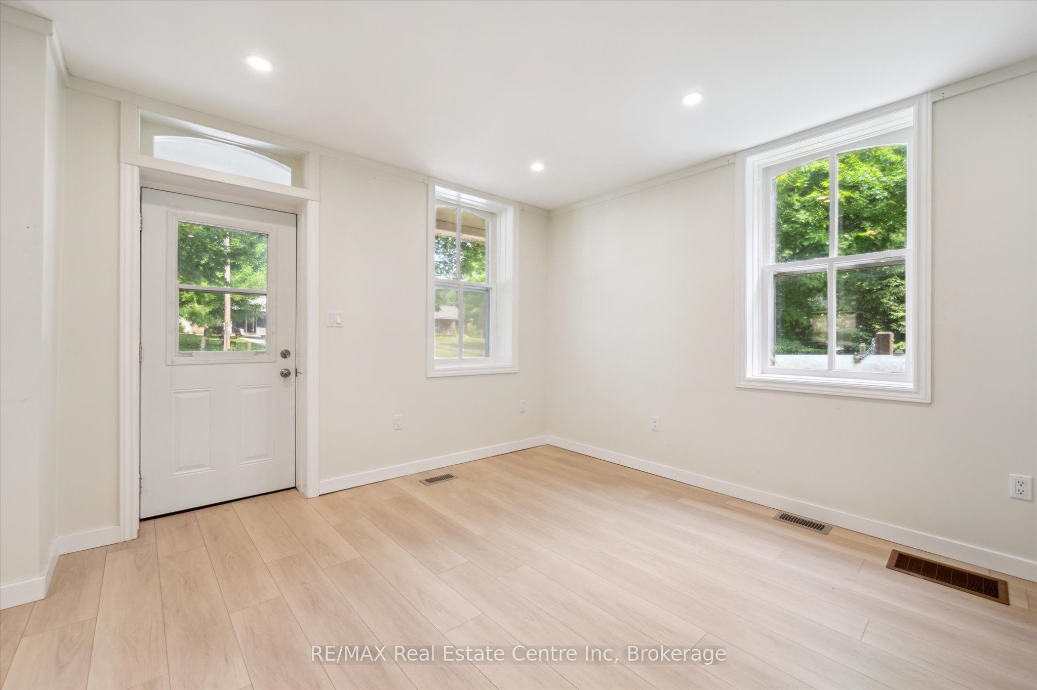 46 Wellington Road 19 Road Property Photo 7