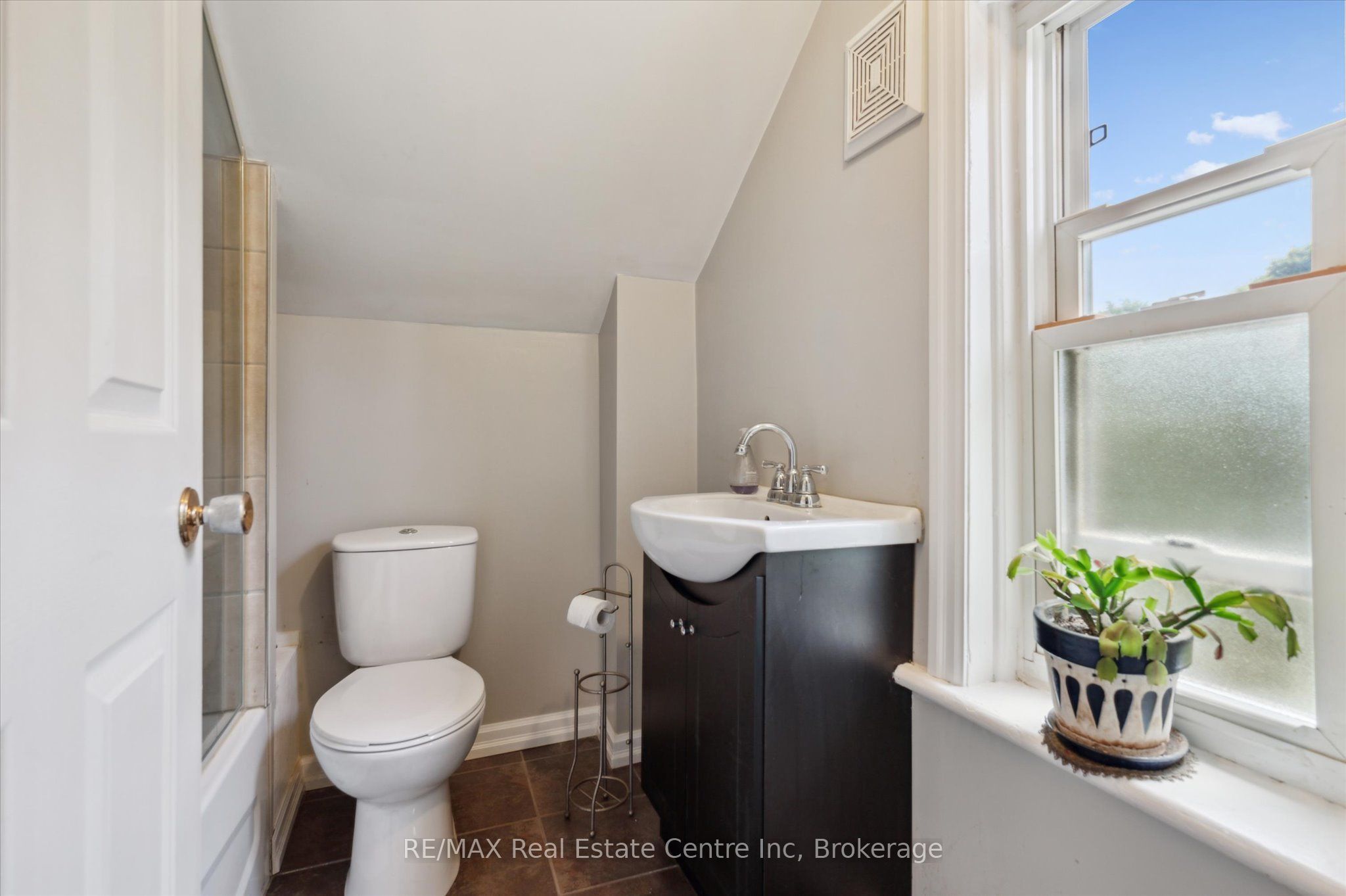 46 Wellington Road 19 Road Property Photo 33