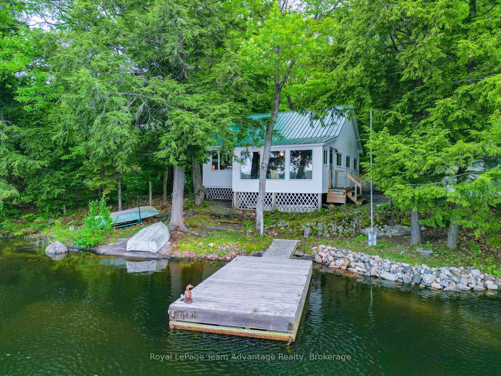 8 Waterside Dr Property Photo 1