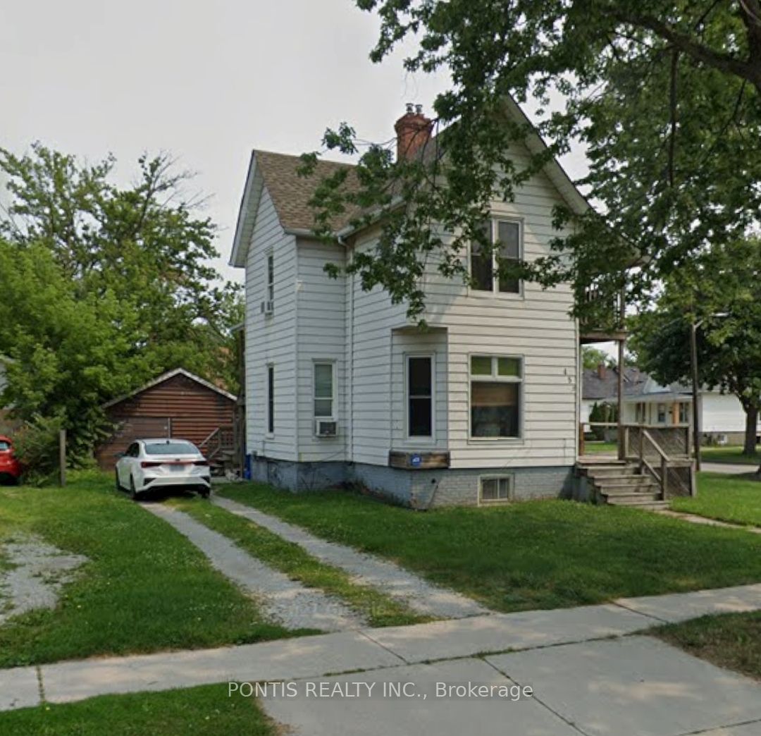 452 Confederation St Property Photo 1
