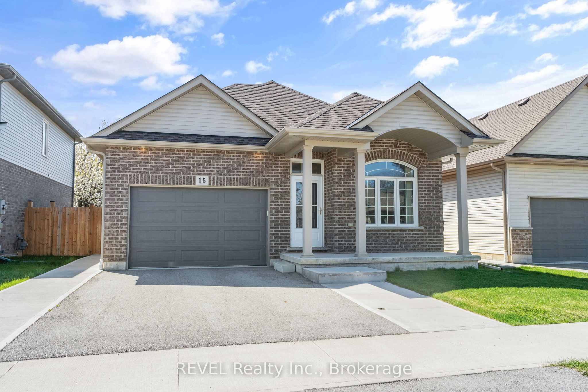 15 Berkshire Dr Property Photo 1