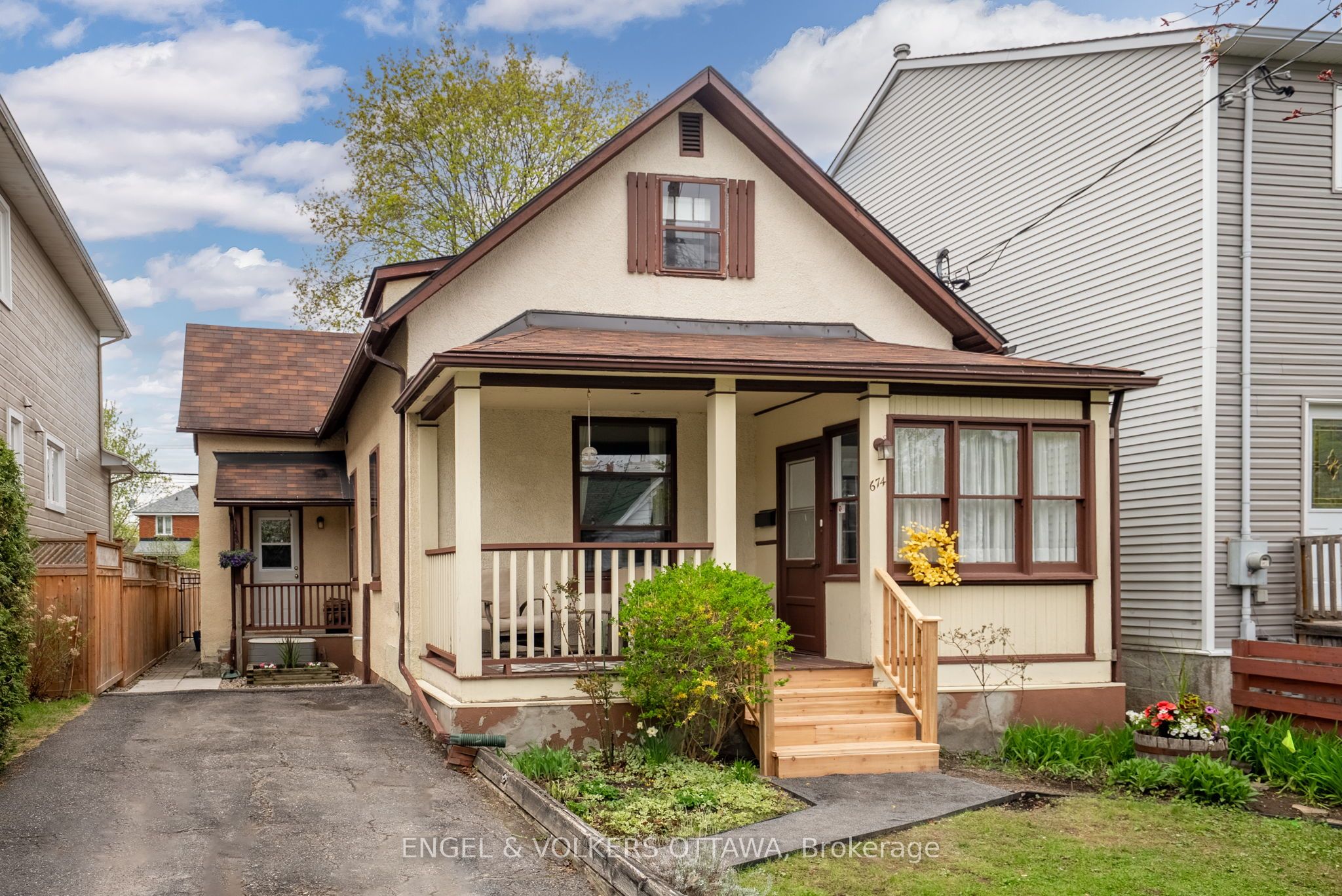 674 Melbourne Avenue Property Photo 1