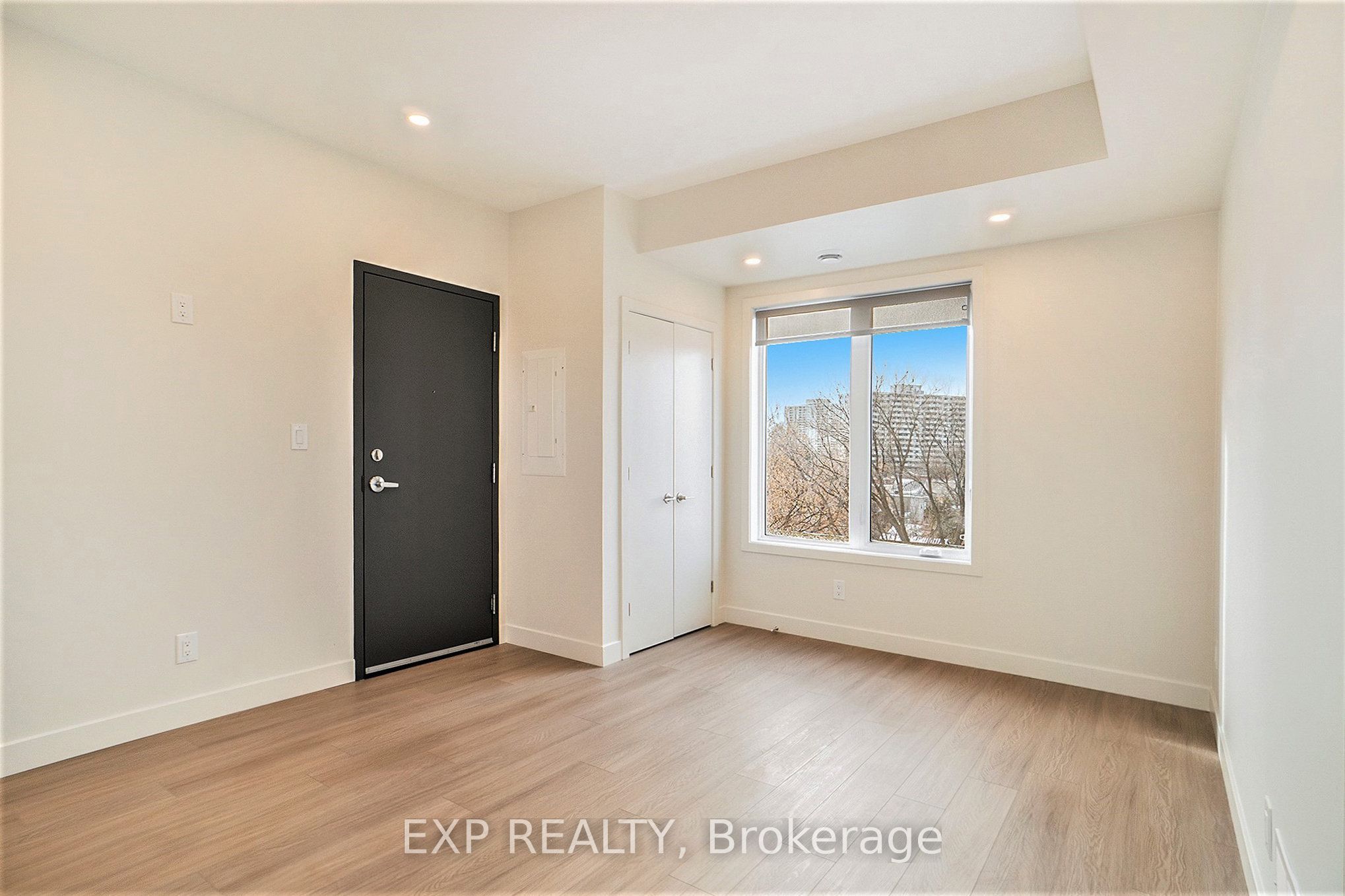 158 Laval Street N Unit # 7 Property Photo 2