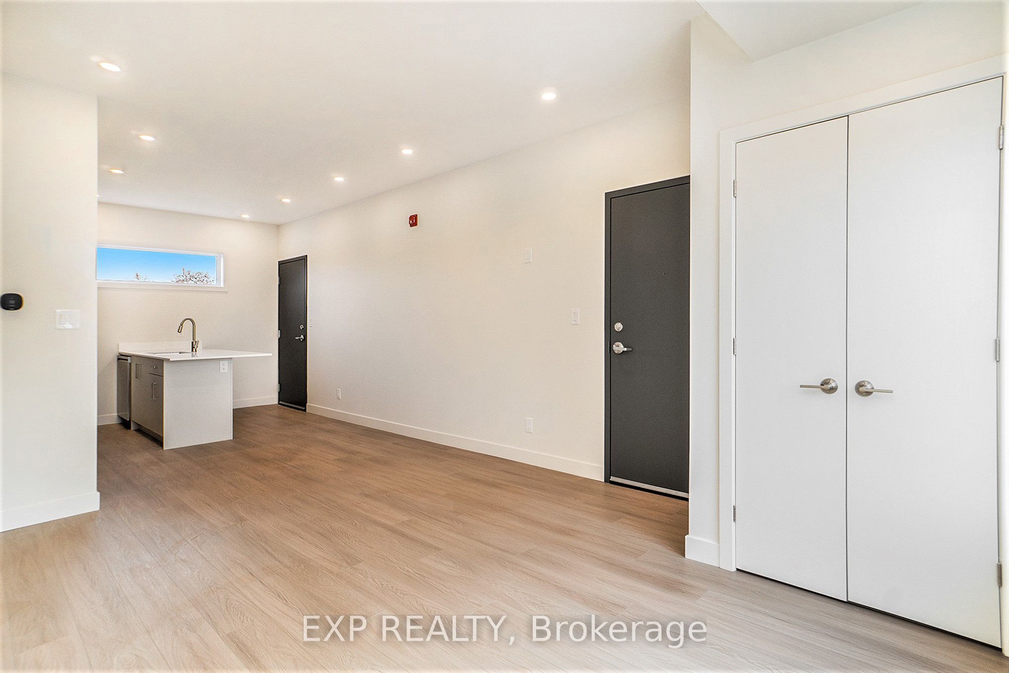 158 Laval Street N Unit # 7 Property Photo 3
