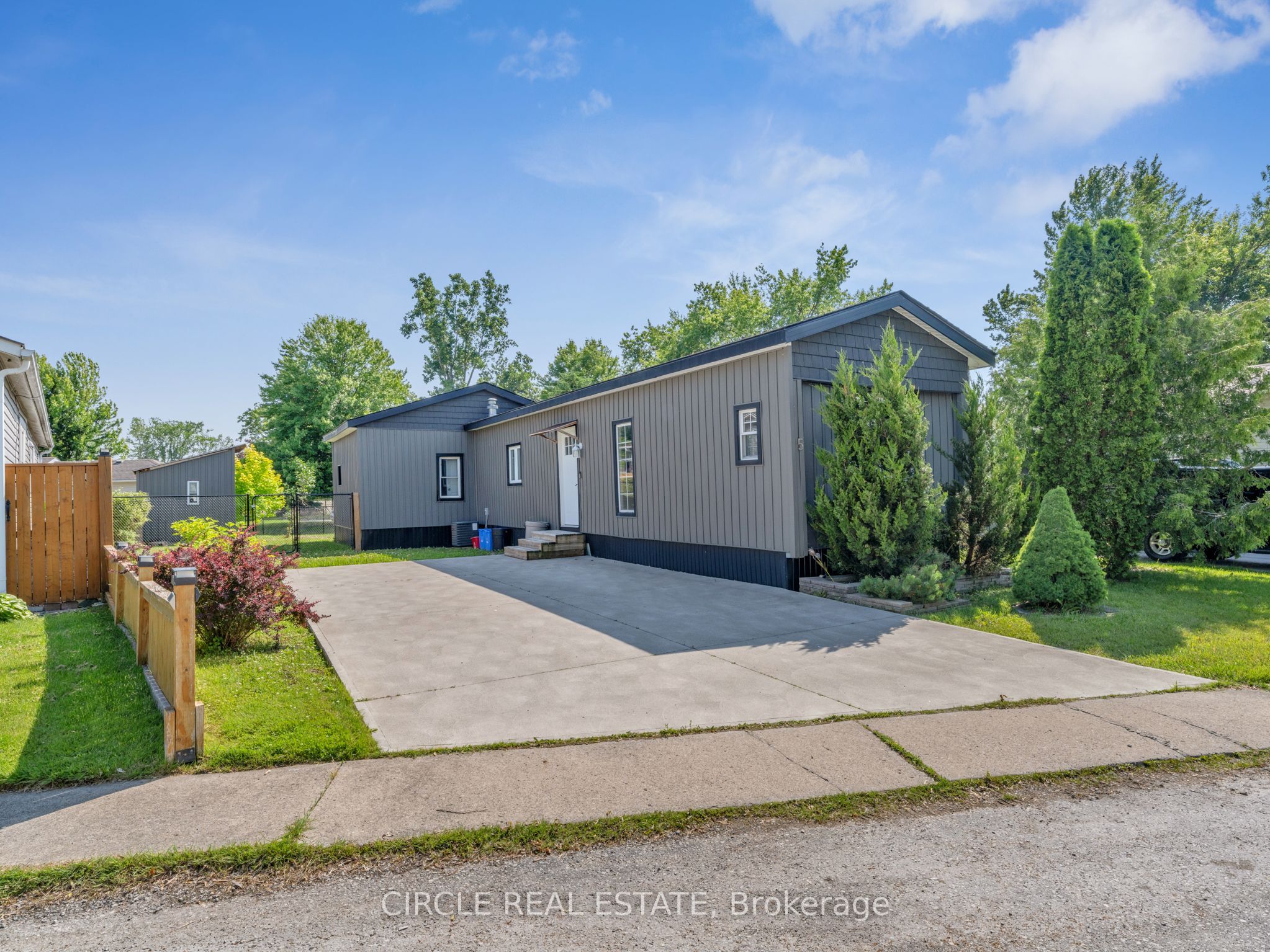 5 Maple Drive Property Photo 1