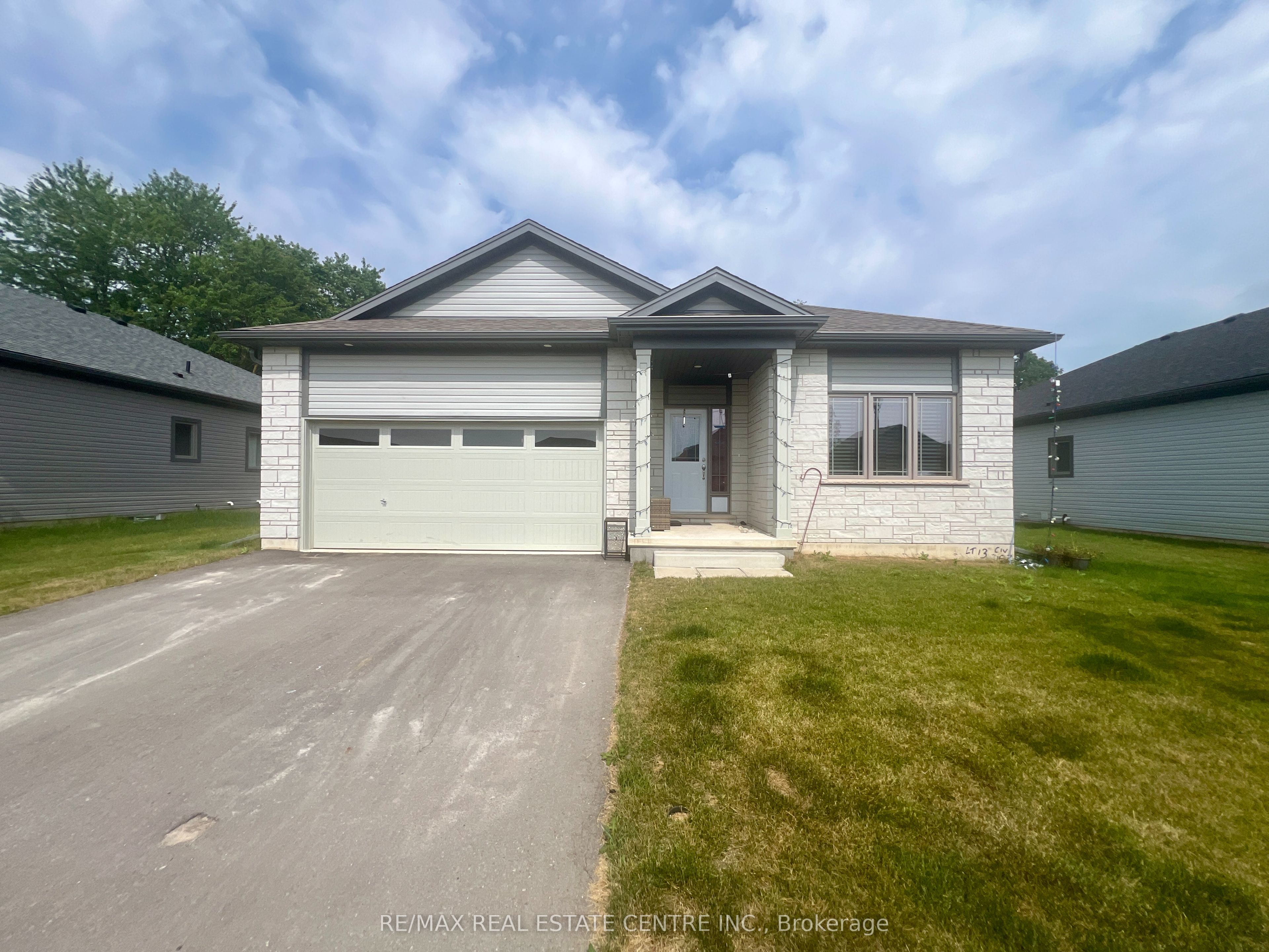 152 Ellen Street Property Photo 1