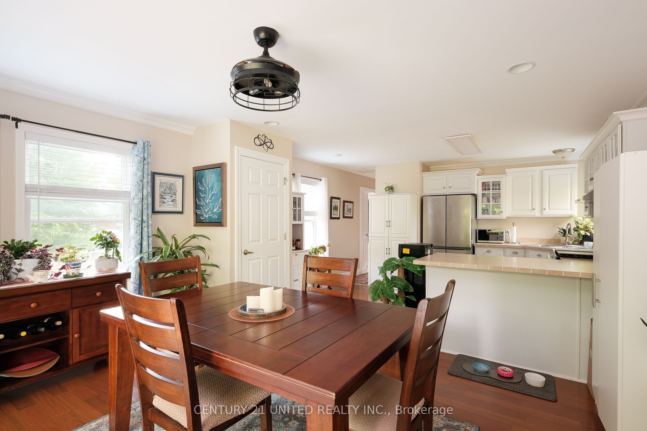 4 Rollies Bay Road E Property Photo 6