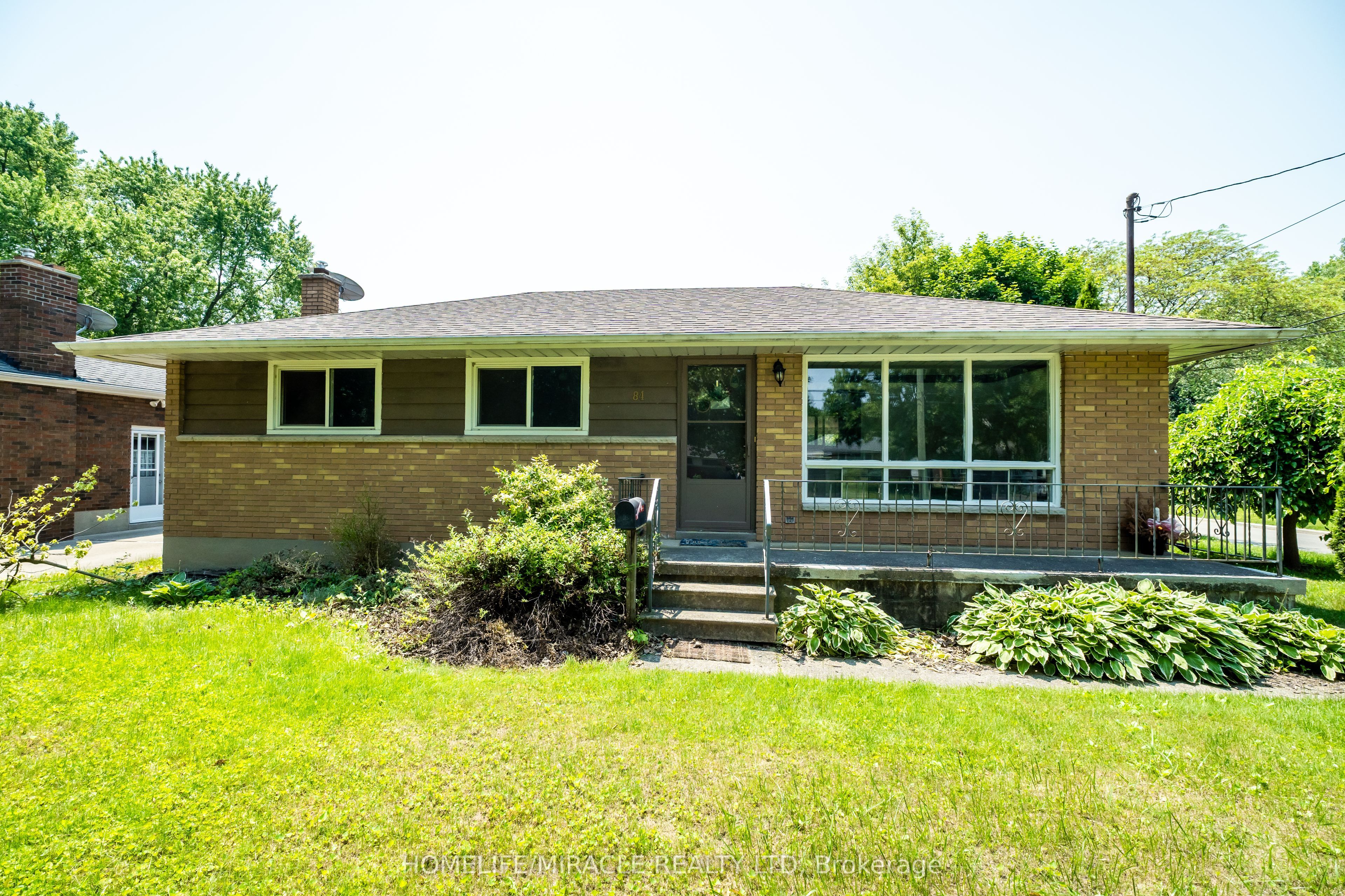 84 Dunvegan Drive Property Photo 1