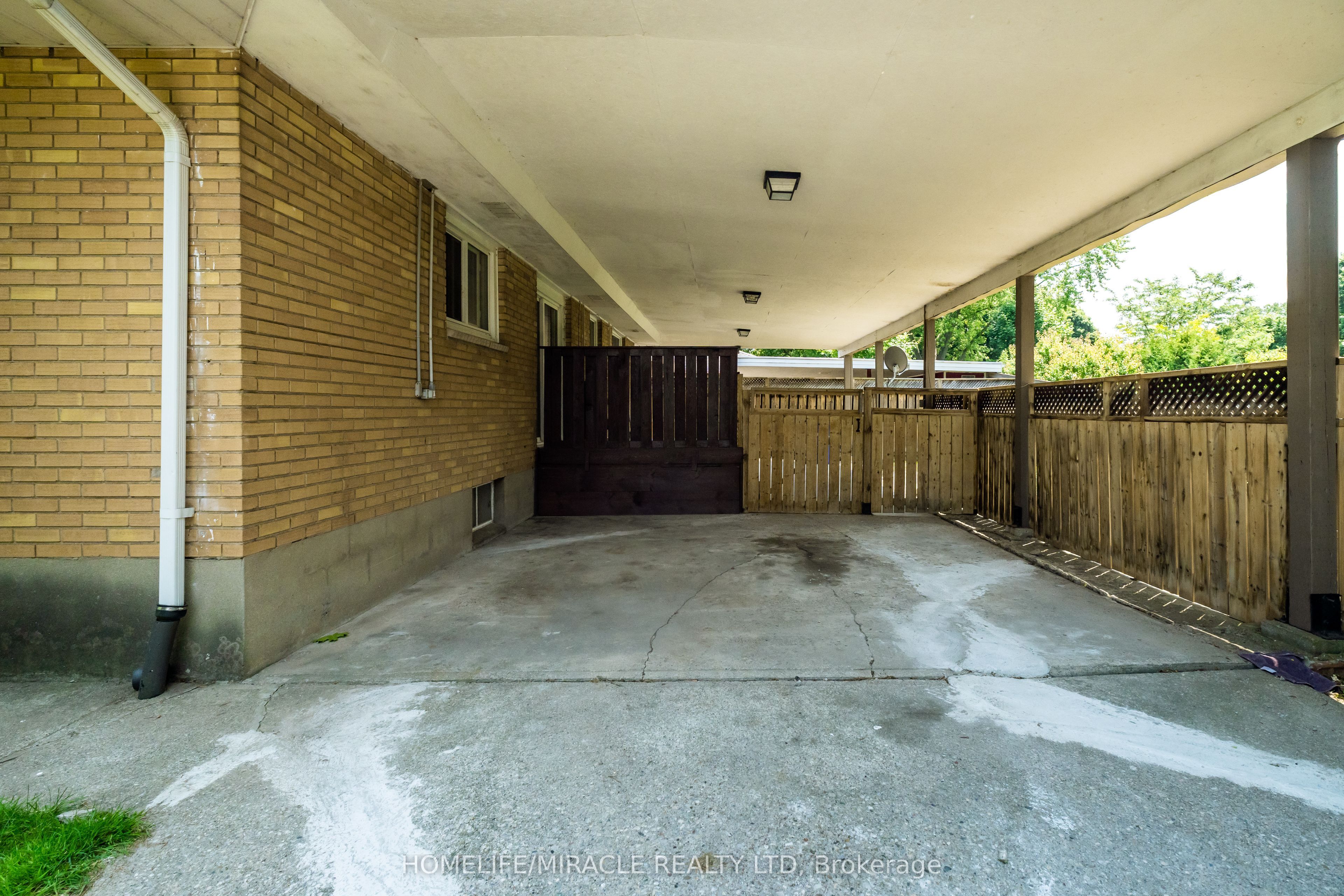 84 Dunvegan Drive Property Photo 4