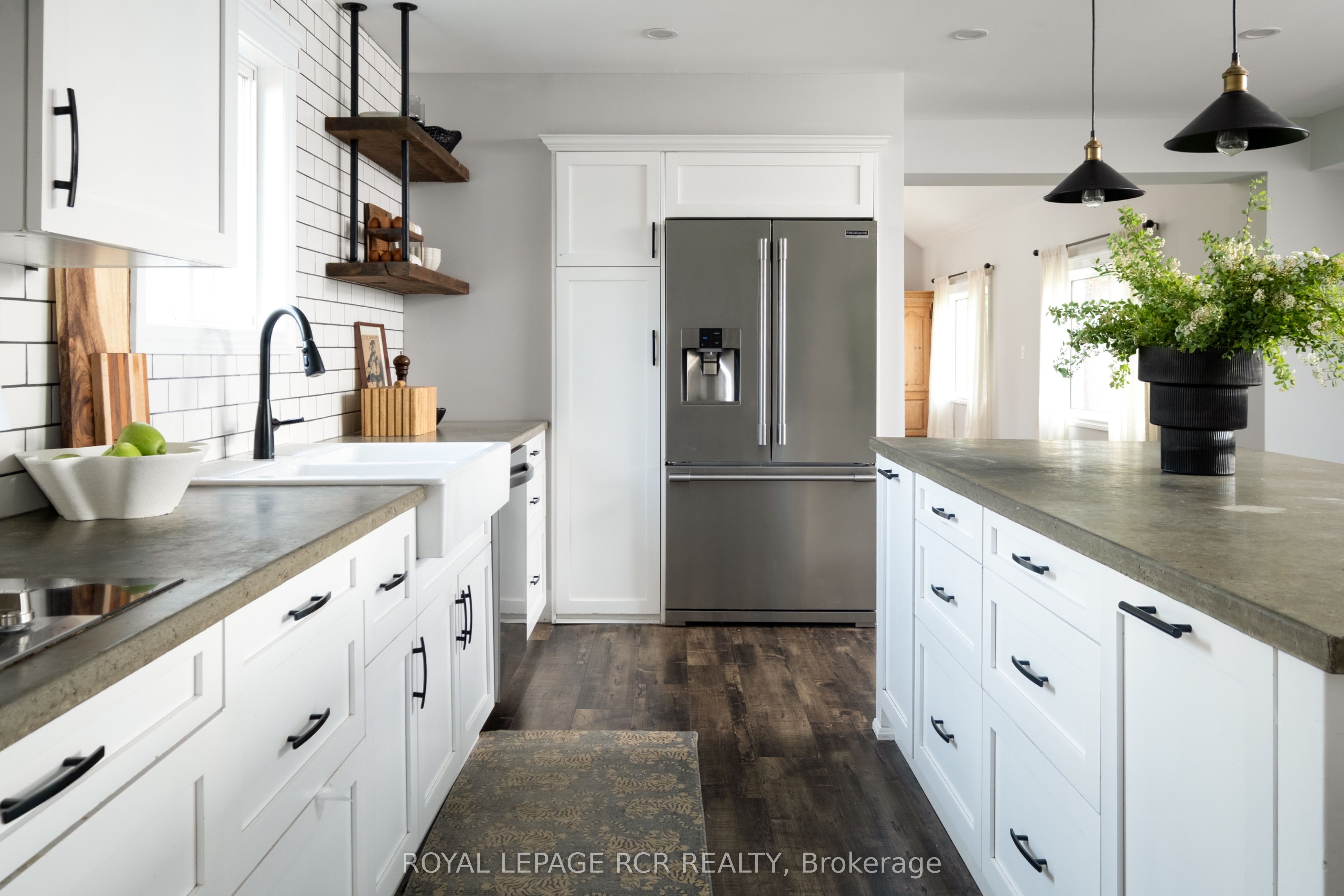 6175 Fourth Line Property Photo 4