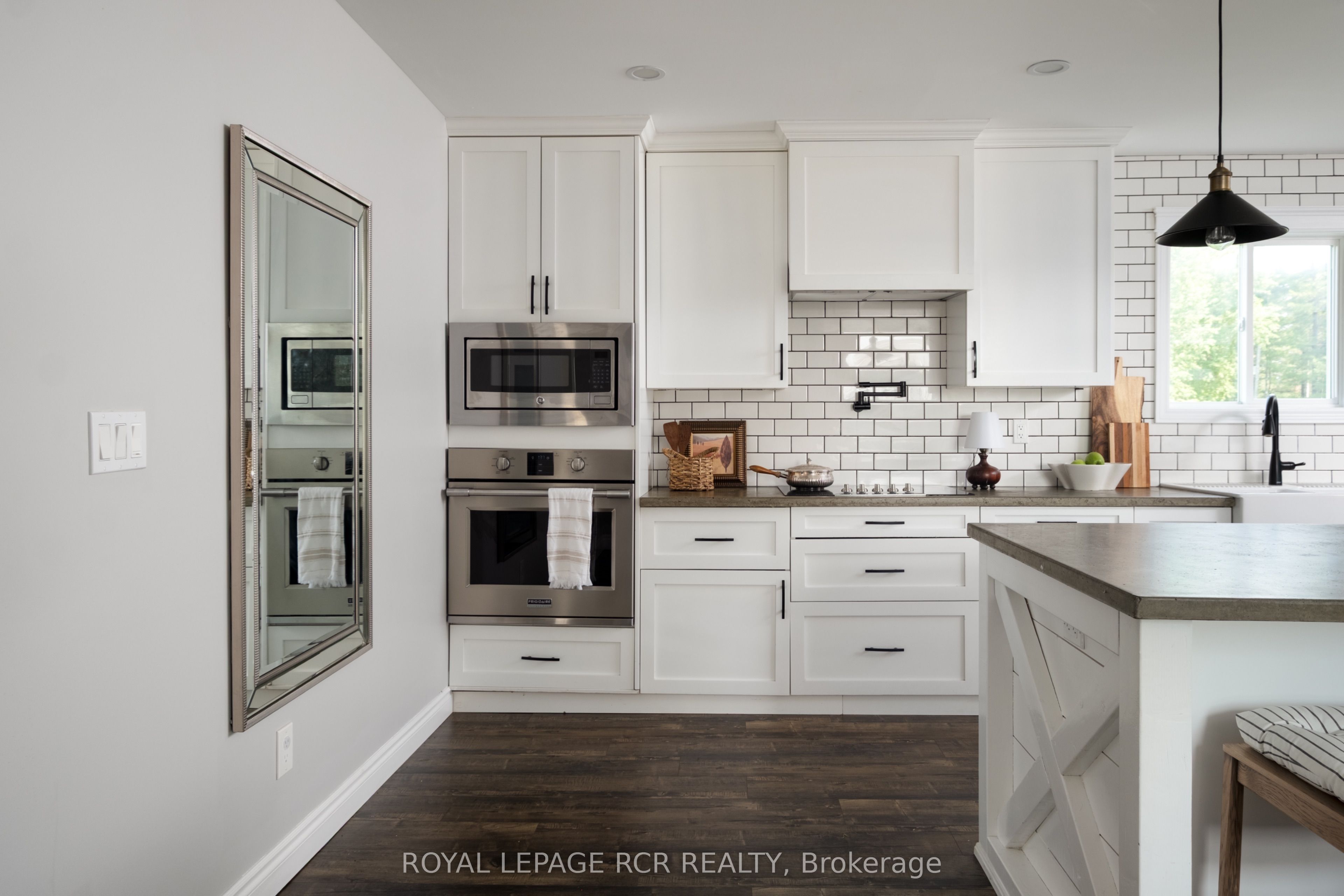 6175 Fourth Line Property Photo 8