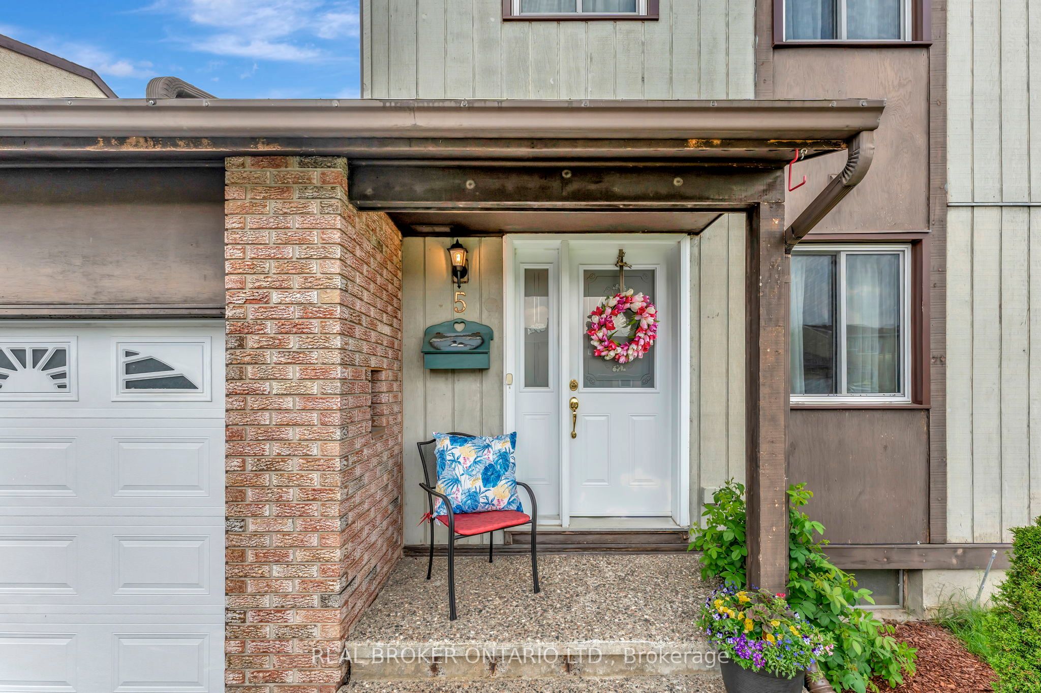 5 Tedwyn Drive Property Photo 2