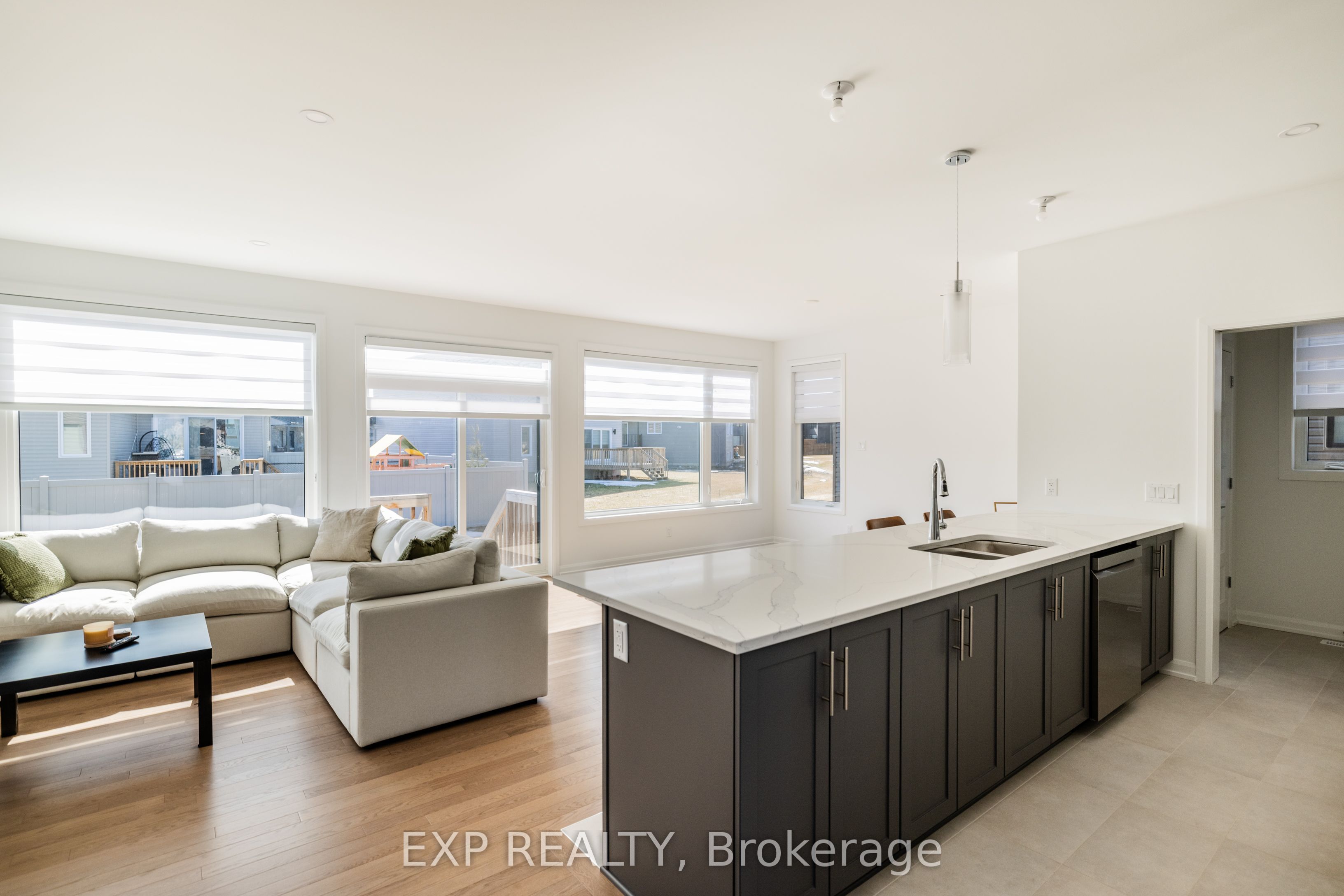 1245 Diamond Street Property Photo 4