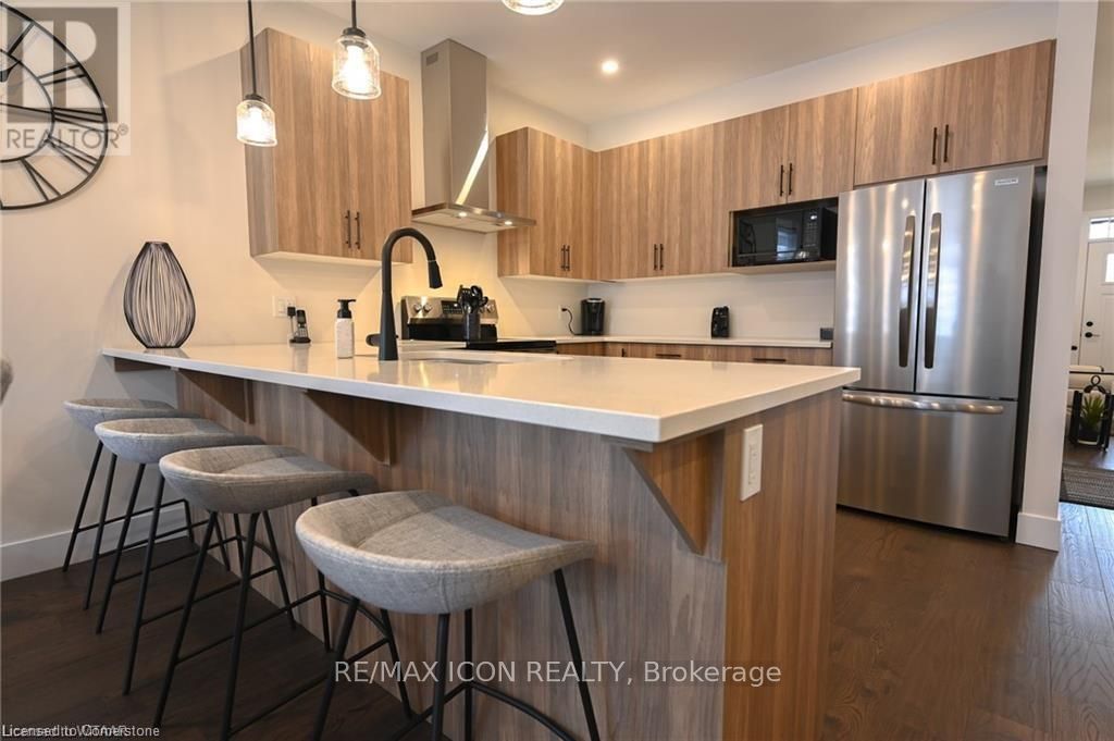 8 Elgin Street W 4.5 Property Photo 3