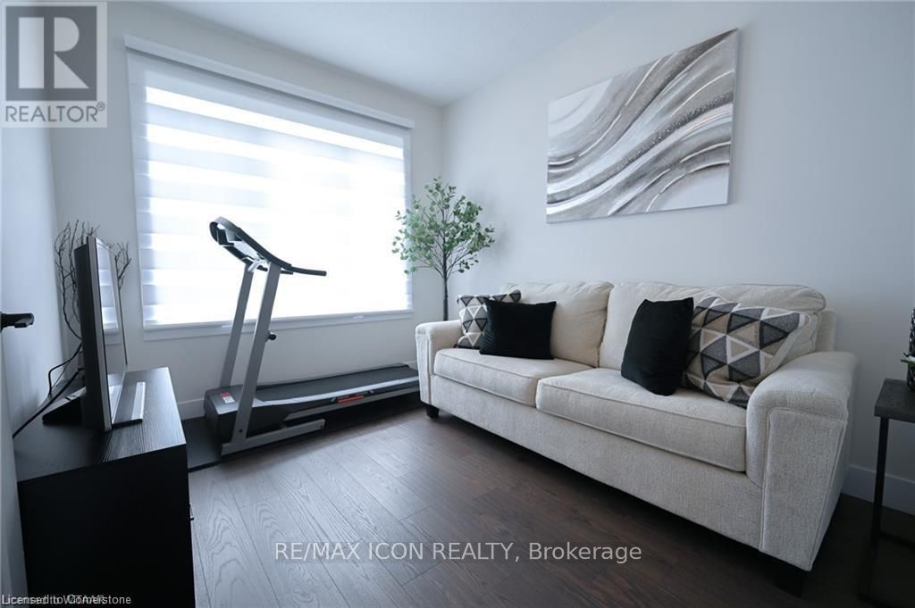 8 Elgin Street W 4.5 Property Photo 9