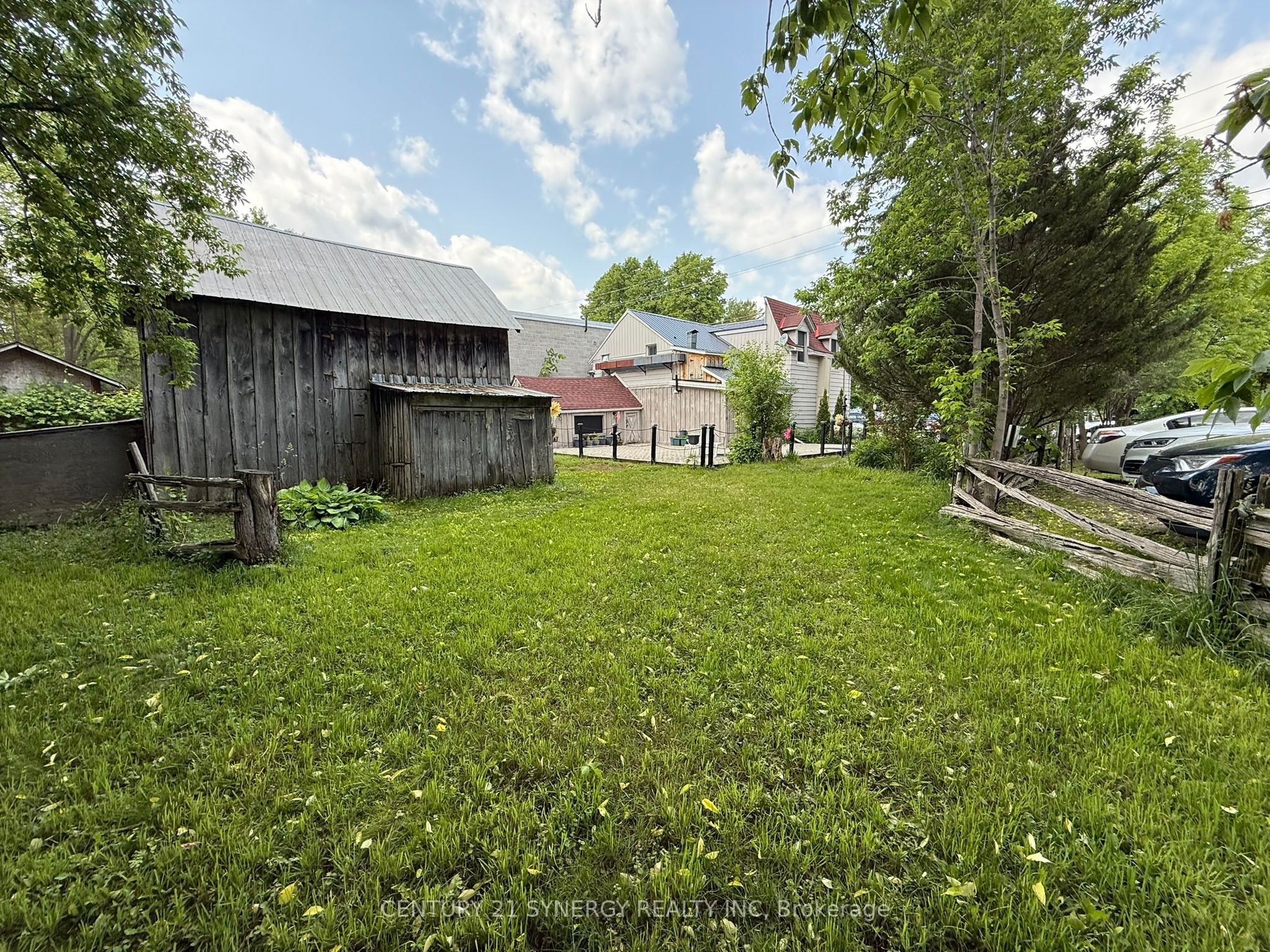 106 Main Street W Property Photo 23