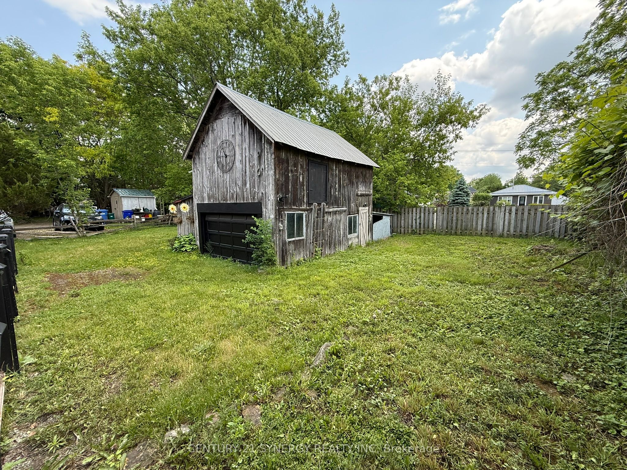 106 Main Street W Property Photo 25