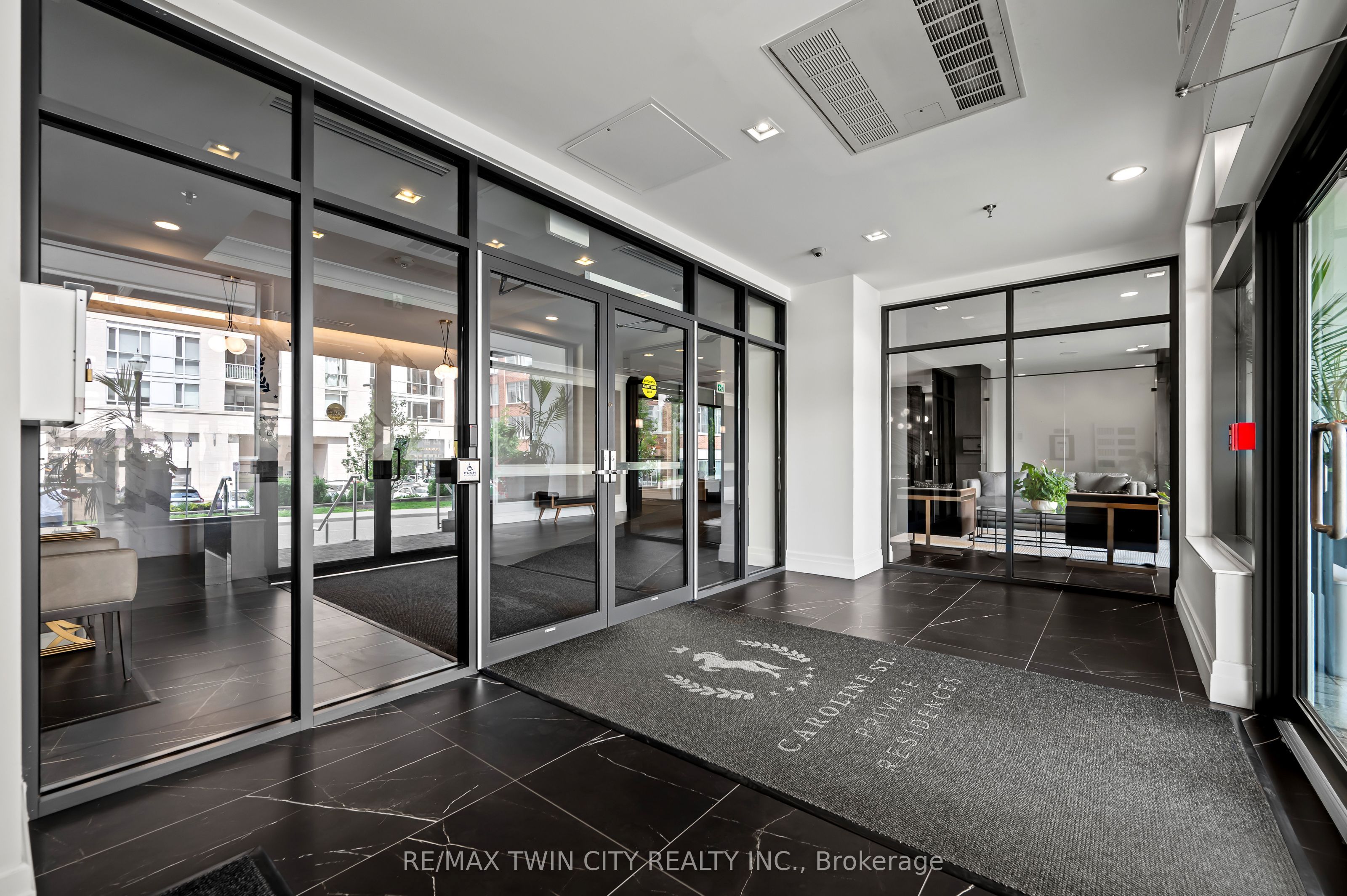 155 Caroline Street S 1411 Property Photo 6